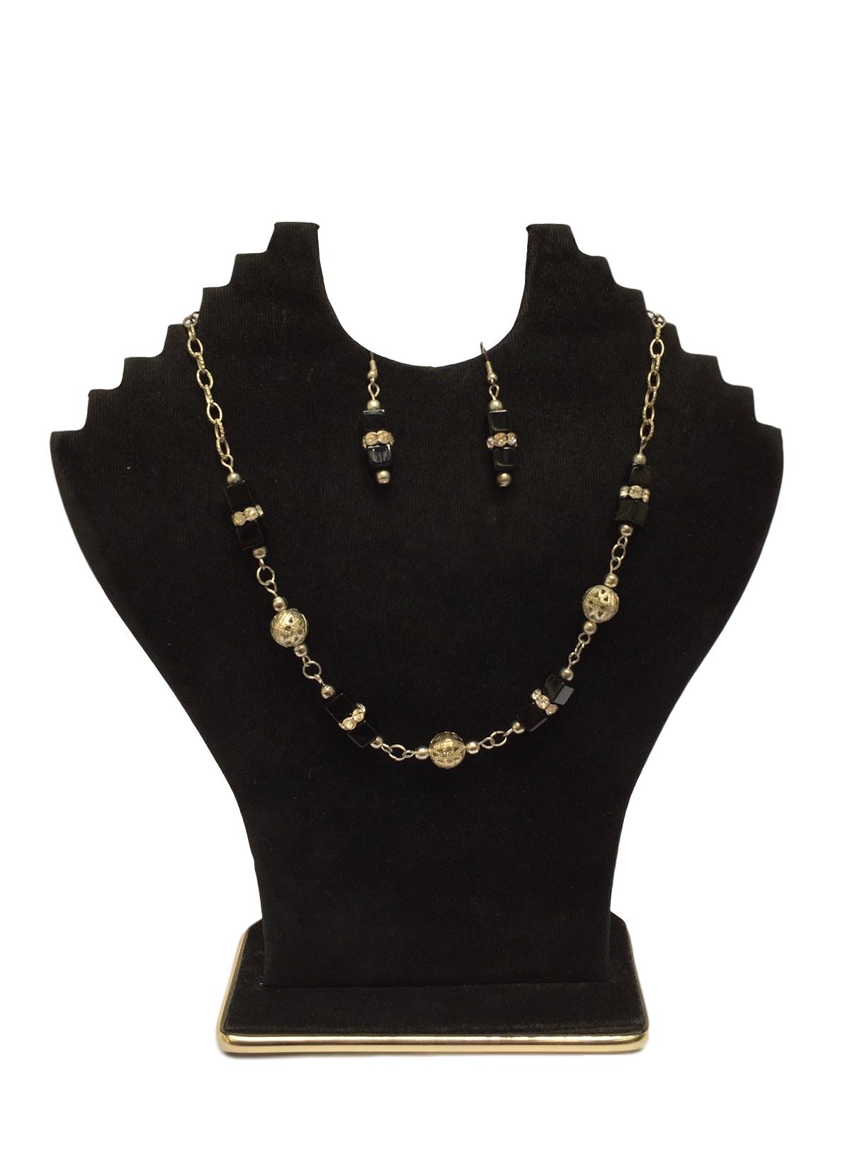 Collar de bolitas plateadas forradas en estilo filigrana con  piedras cúbicas negras y strass
Circunferencia: 44 cm 