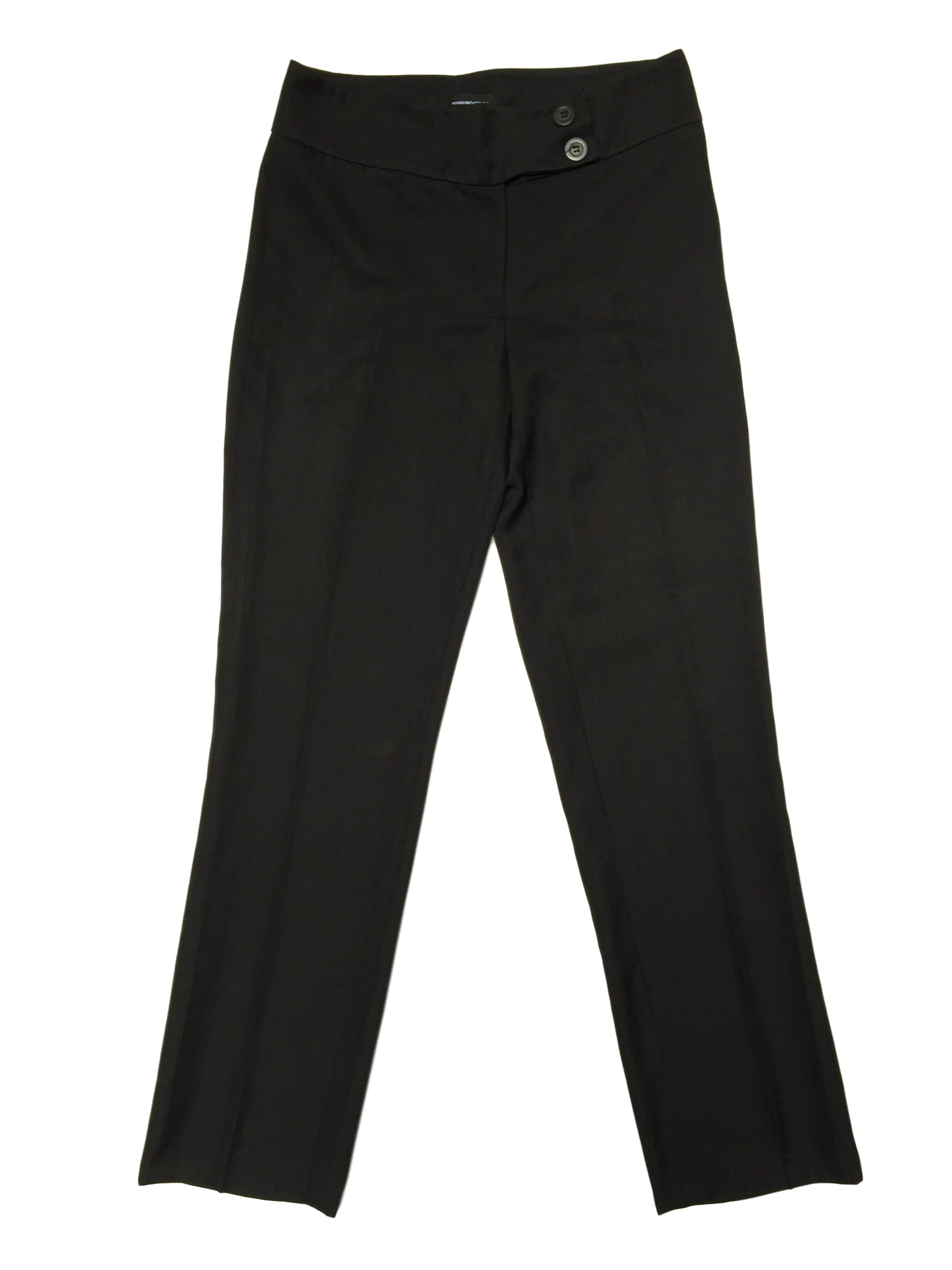 Pantalón gris tipo lanilla a la cintura, forrado, corte recto, con doble botón en la pretina. Cintura 82cm Cadera 106cm