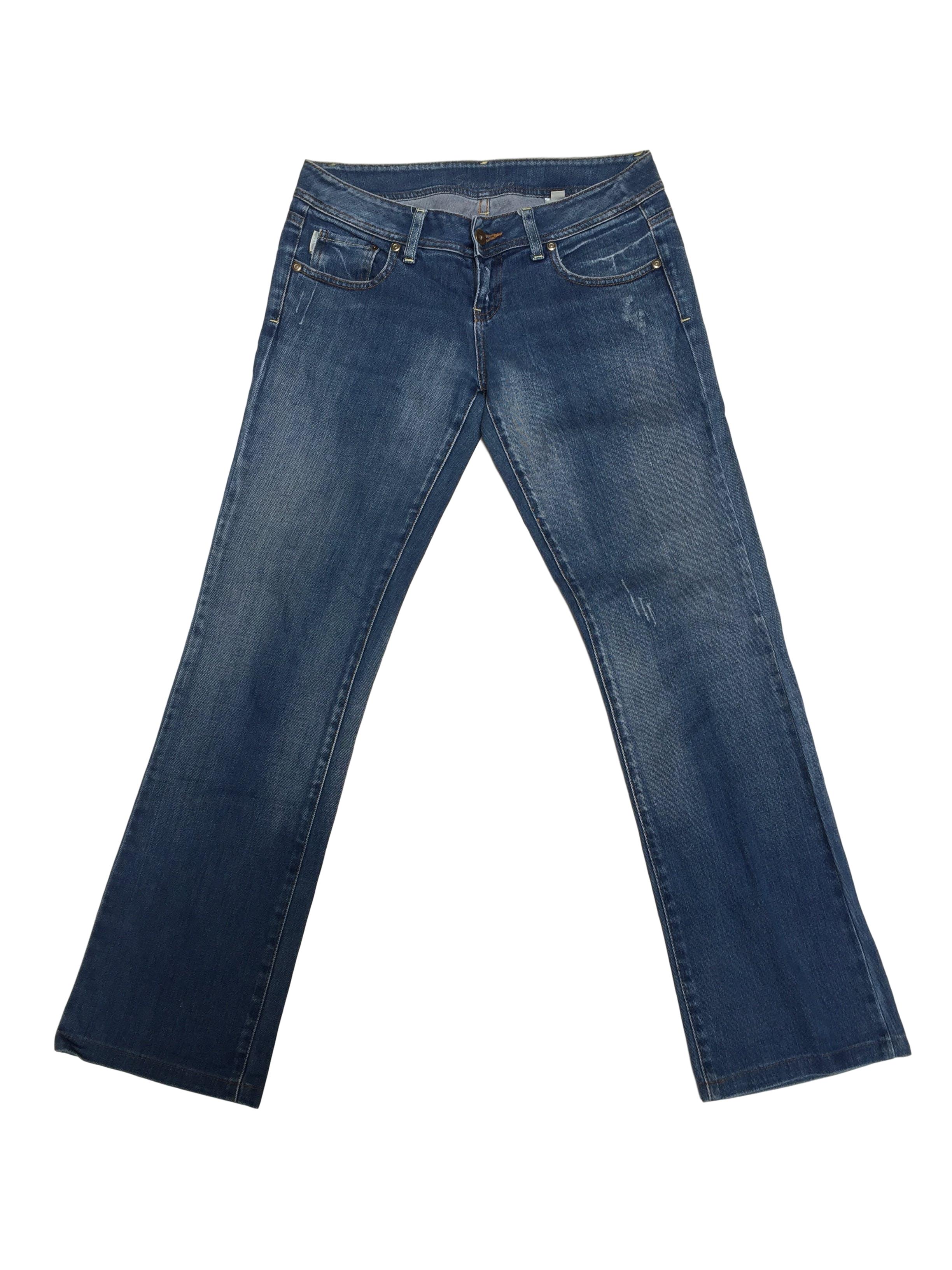 Pantalón Scombro jean celeste con focalizado, semi cadera, 97% algodón, bolsillos laterales y posteriores, corte recto. Pretina 78cm
Talla 29