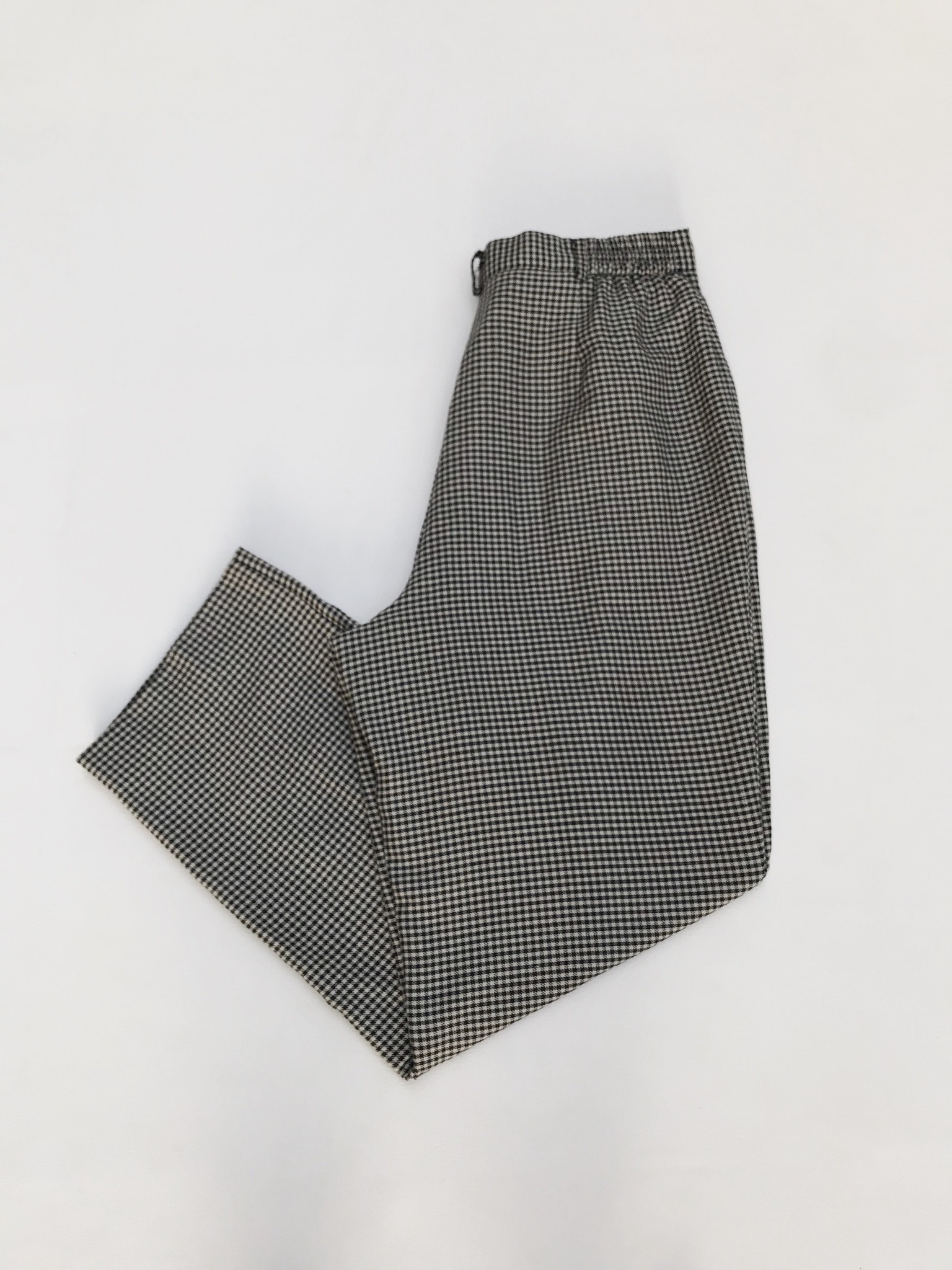 Pantalón vintage estampado pata de gallo negro y beige, a la cintura, corte recto con pinzas. 
Talla 32 (US10)