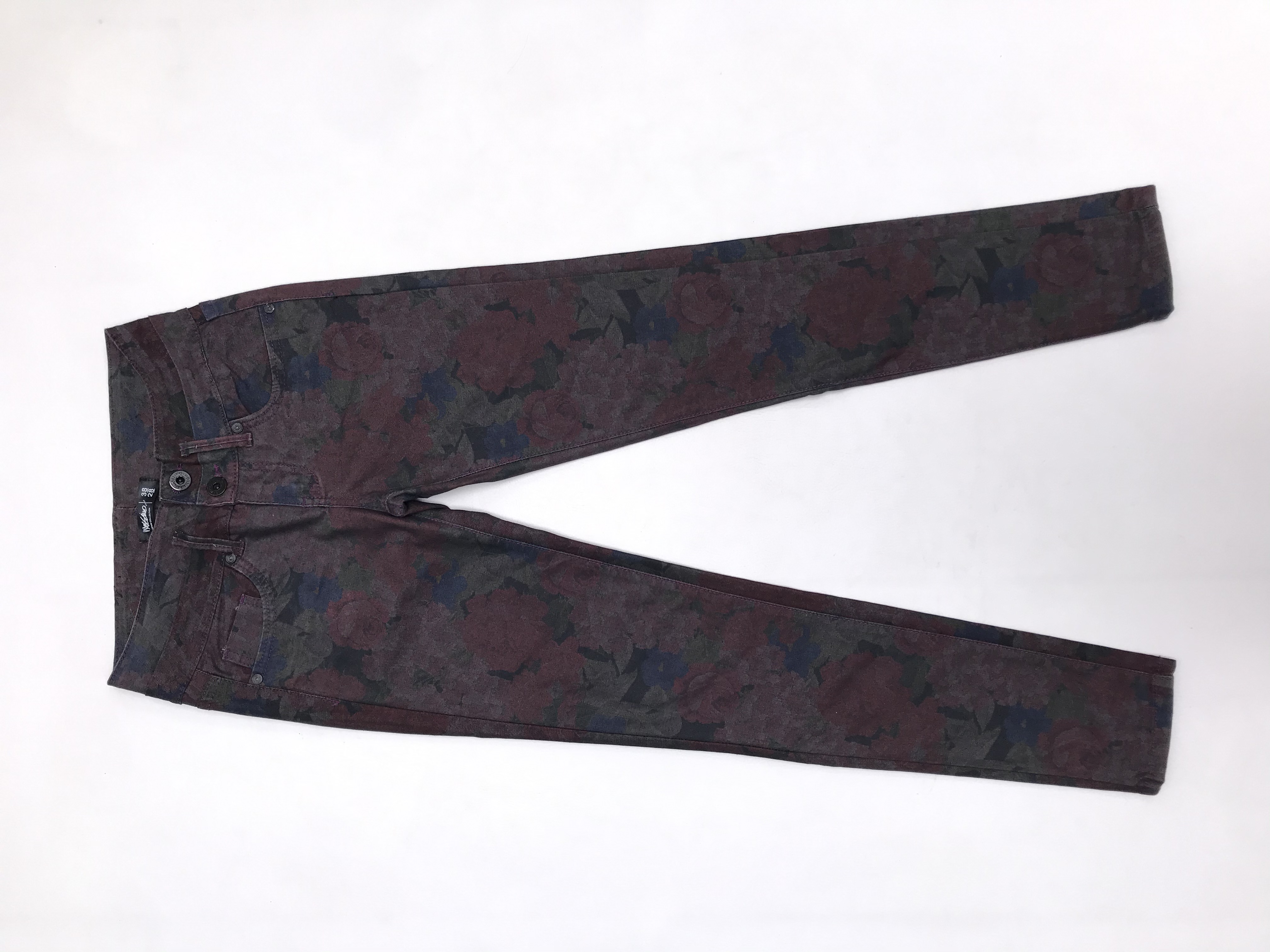 Pantalón pitillo Mossimo, jean con estampado de flores, pretina con dos cortes, bolsillos laterales y posteriores