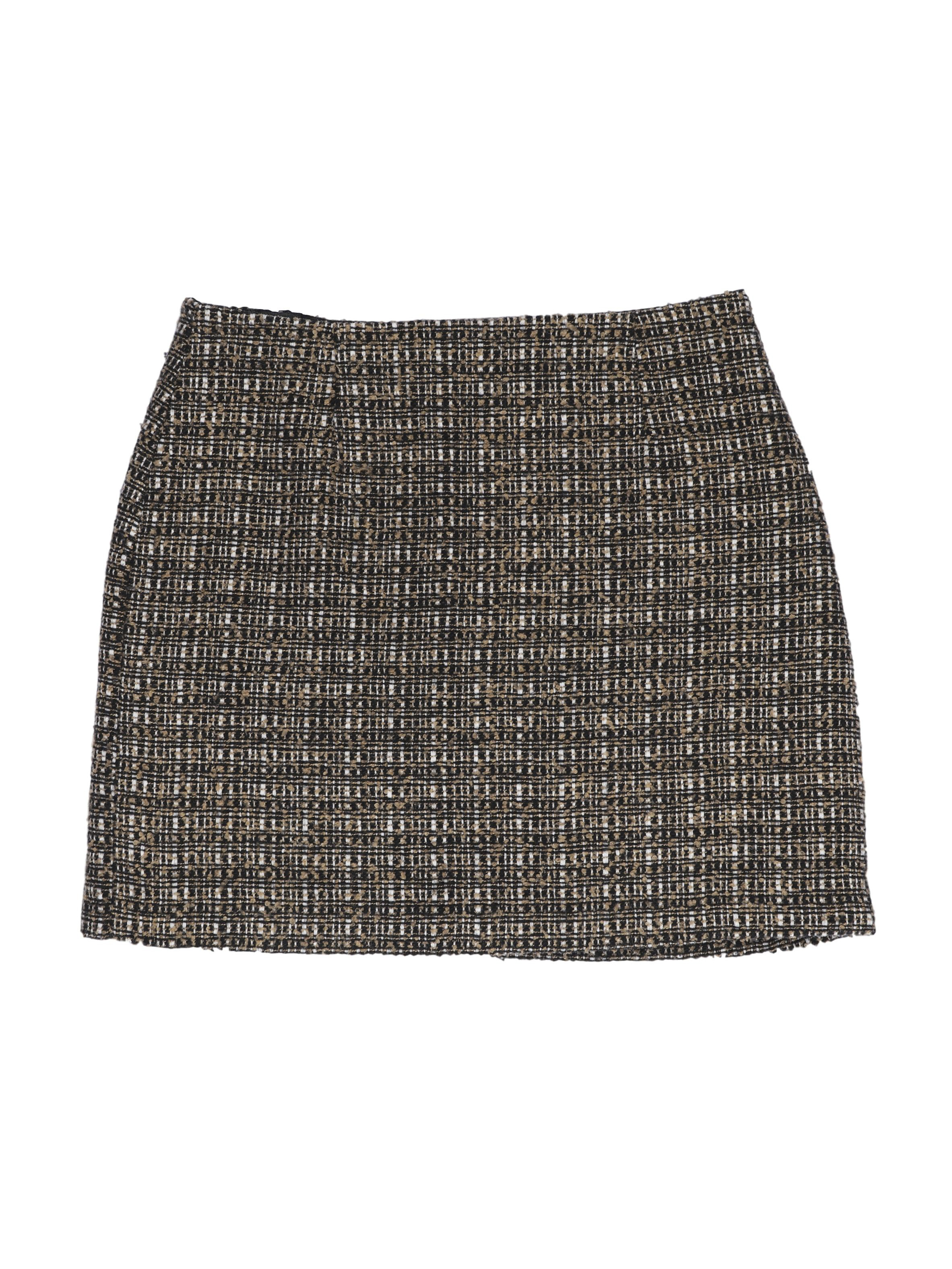 Falda mini de tweed en tonos marrones, 20% lana, forrada, con cierre y botón posterior, corte recto. Cintura 74 cm, largo 41 cm. Linda!