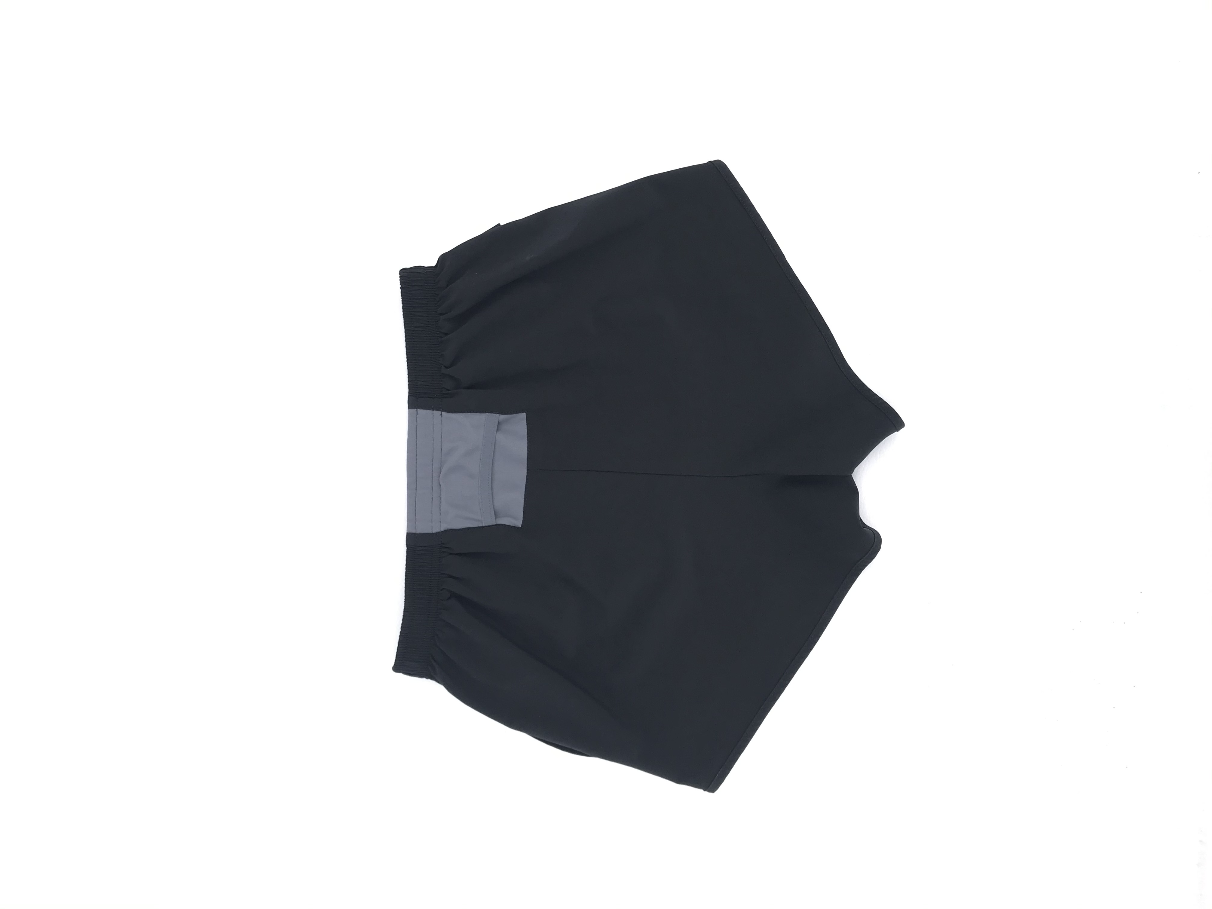 Short deportivo Nike negro de taslán, elástico en la cintura con regulador. Precio original S/120 
Talla M (28/30)