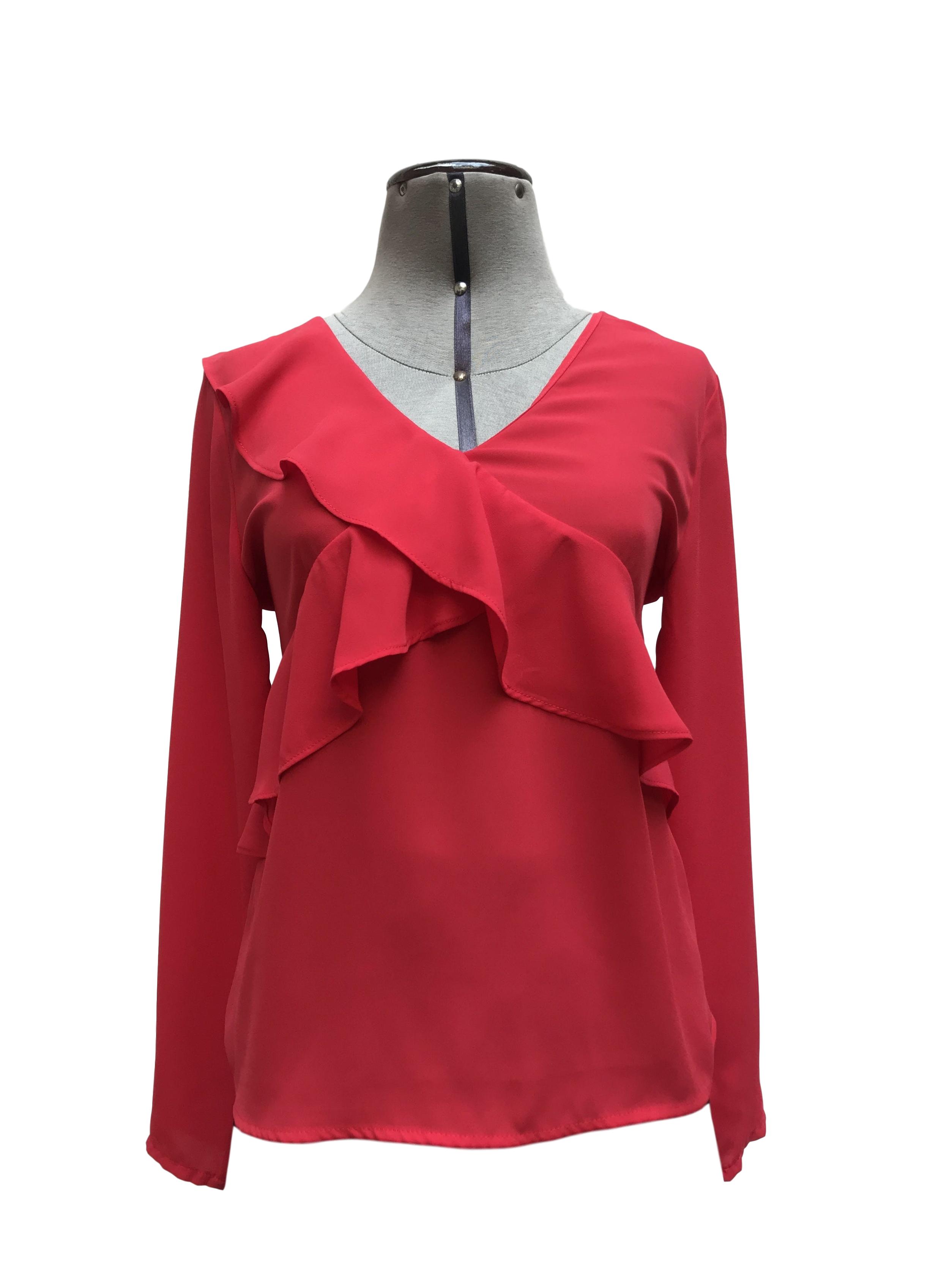 Blusa Malabar roja tela tipo crepe, manga larga, escote cruzado con  volantes y escote en la espalda. Precio original S/ 100 Talla S | Las  Traperas