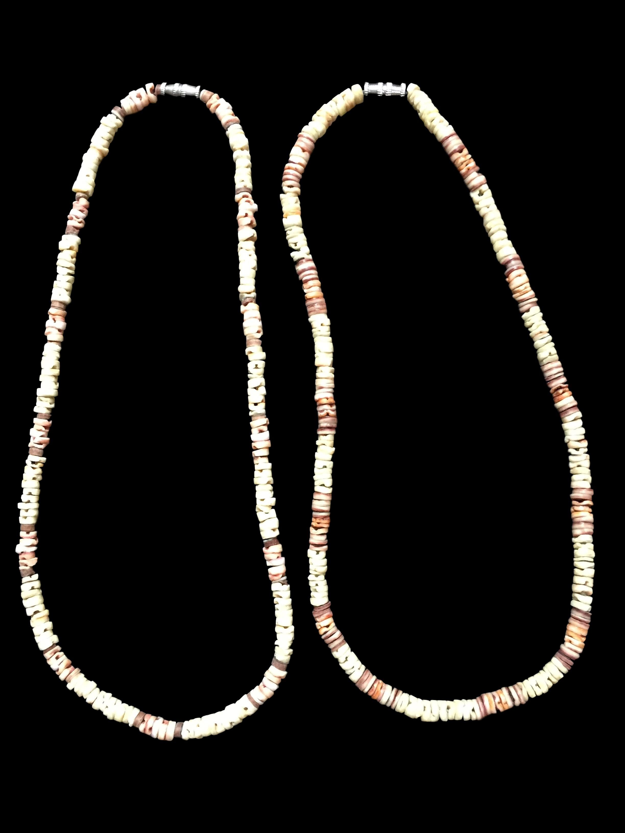Set de dos collares de piedritas marinas, circunferencia 40cm