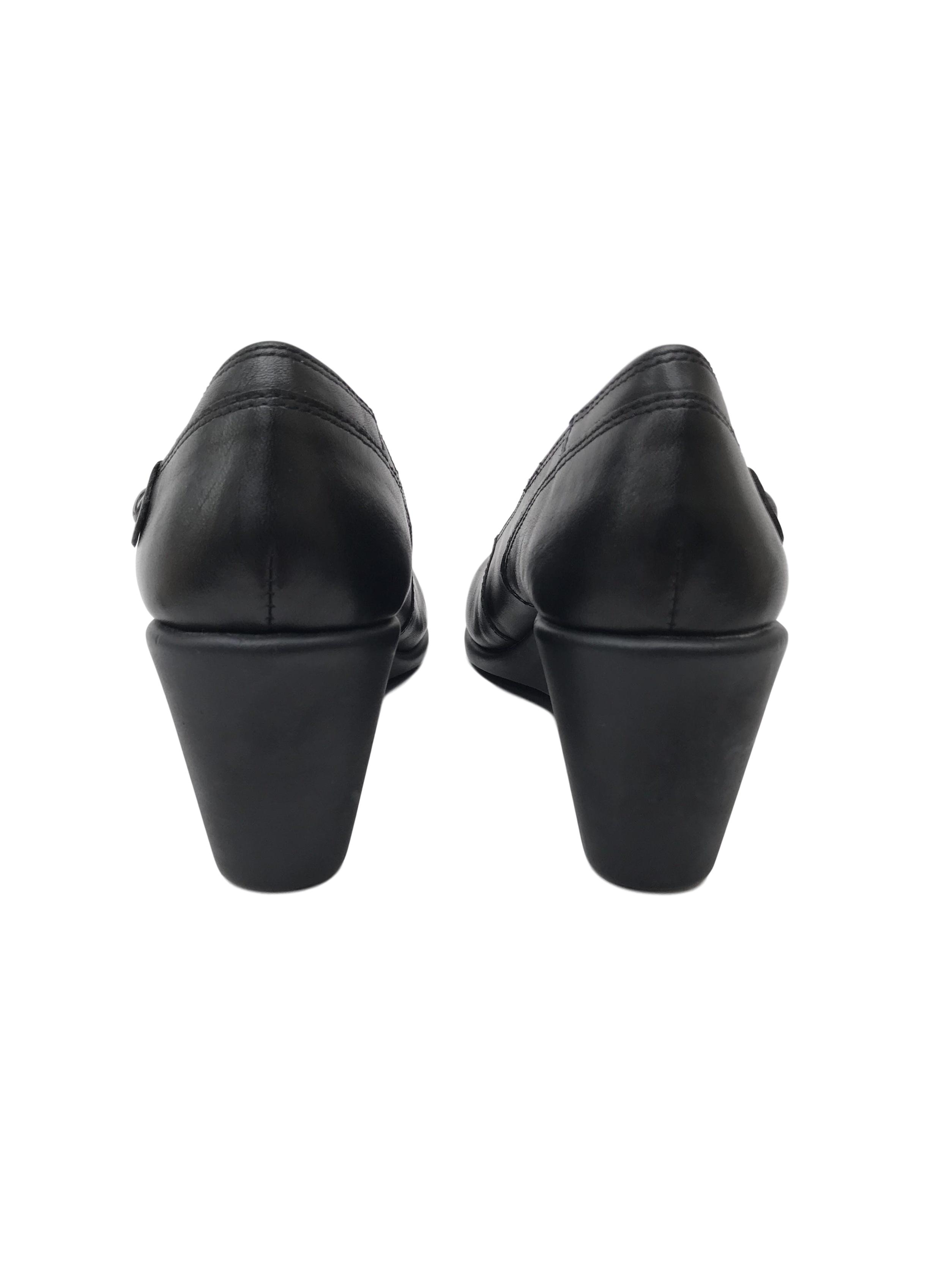 Zapatos Hush Puppies de cuero negro, taco cuña 7cm, comfort flex. Estado 9/10. Precio original S/ 250