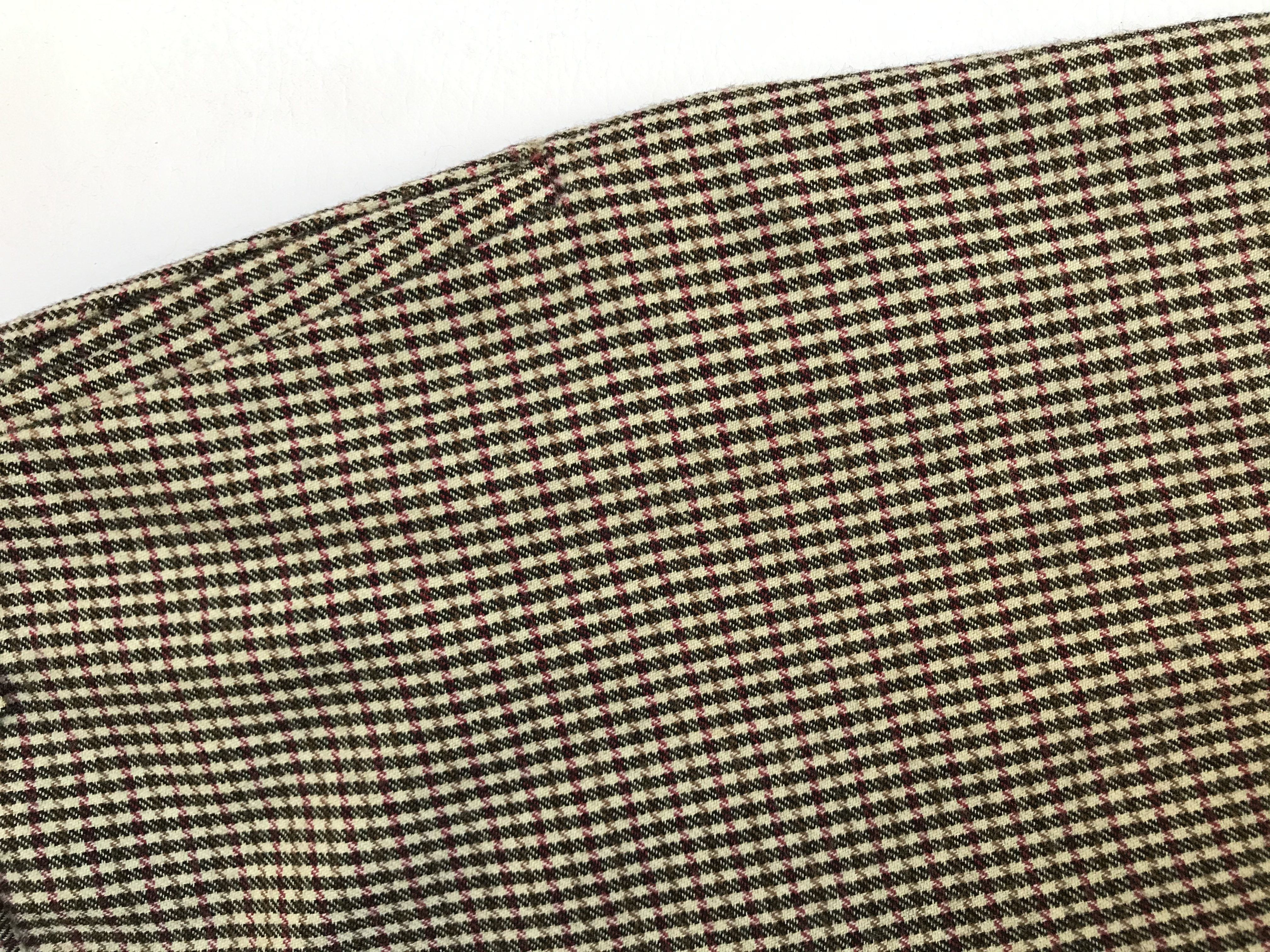 Pantalón Benetton 100% lana a cuadritos amarillos, fucsia y negros, corte recto, bolsillos laterales. ¡Lindo! Precio original S/ 300