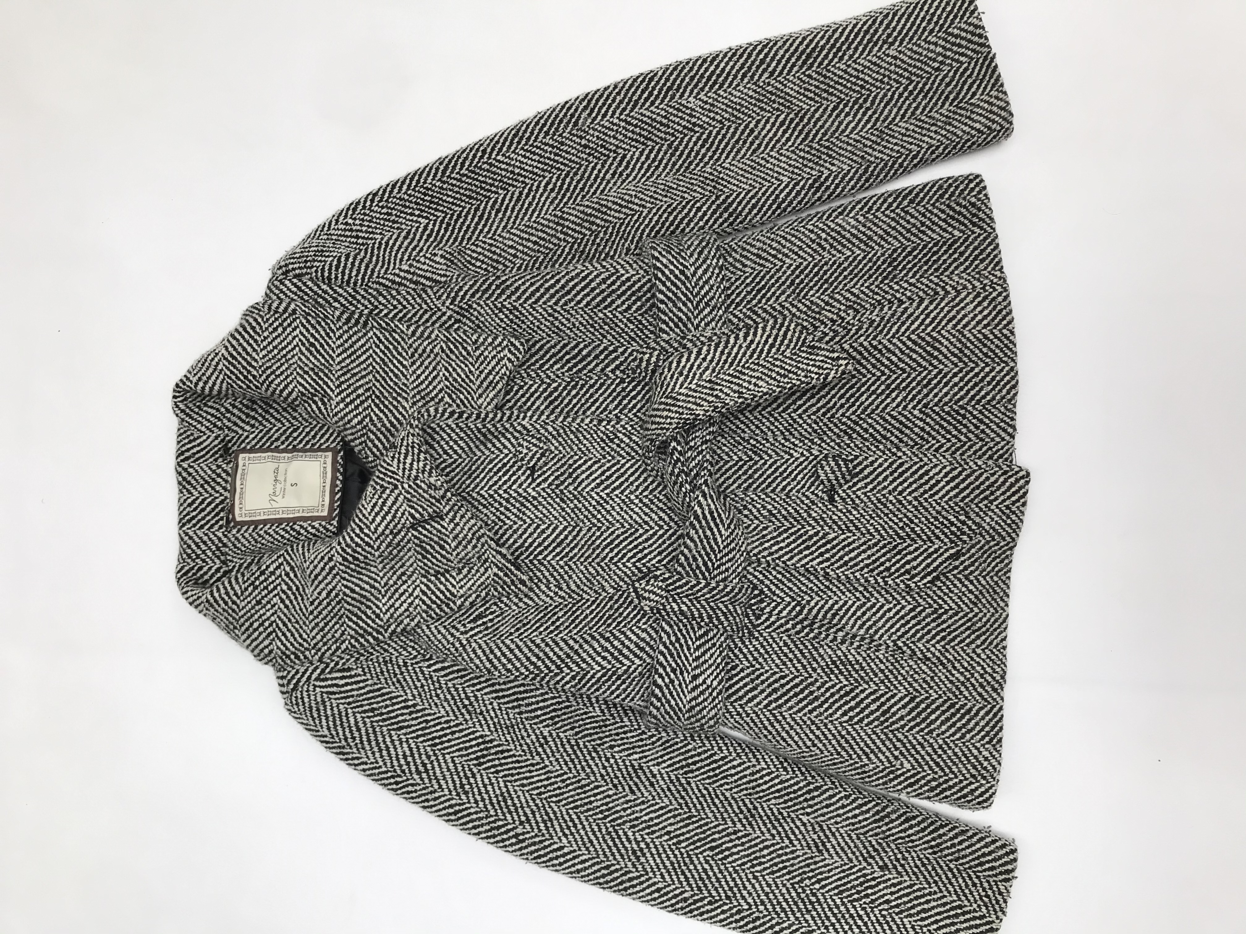 Abrigo Navigata crema y negro 50% lana, forrado, con cinto, botones y bolsillos delanteros