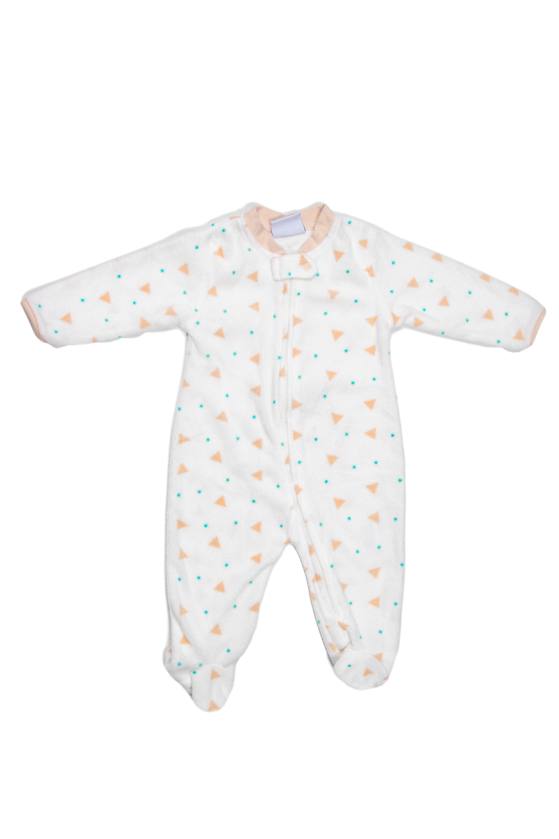 Pijama de polar fondo crema con estampado geometrico y rostro de zorro bordado en espalda. - Baby By Ben Bebe