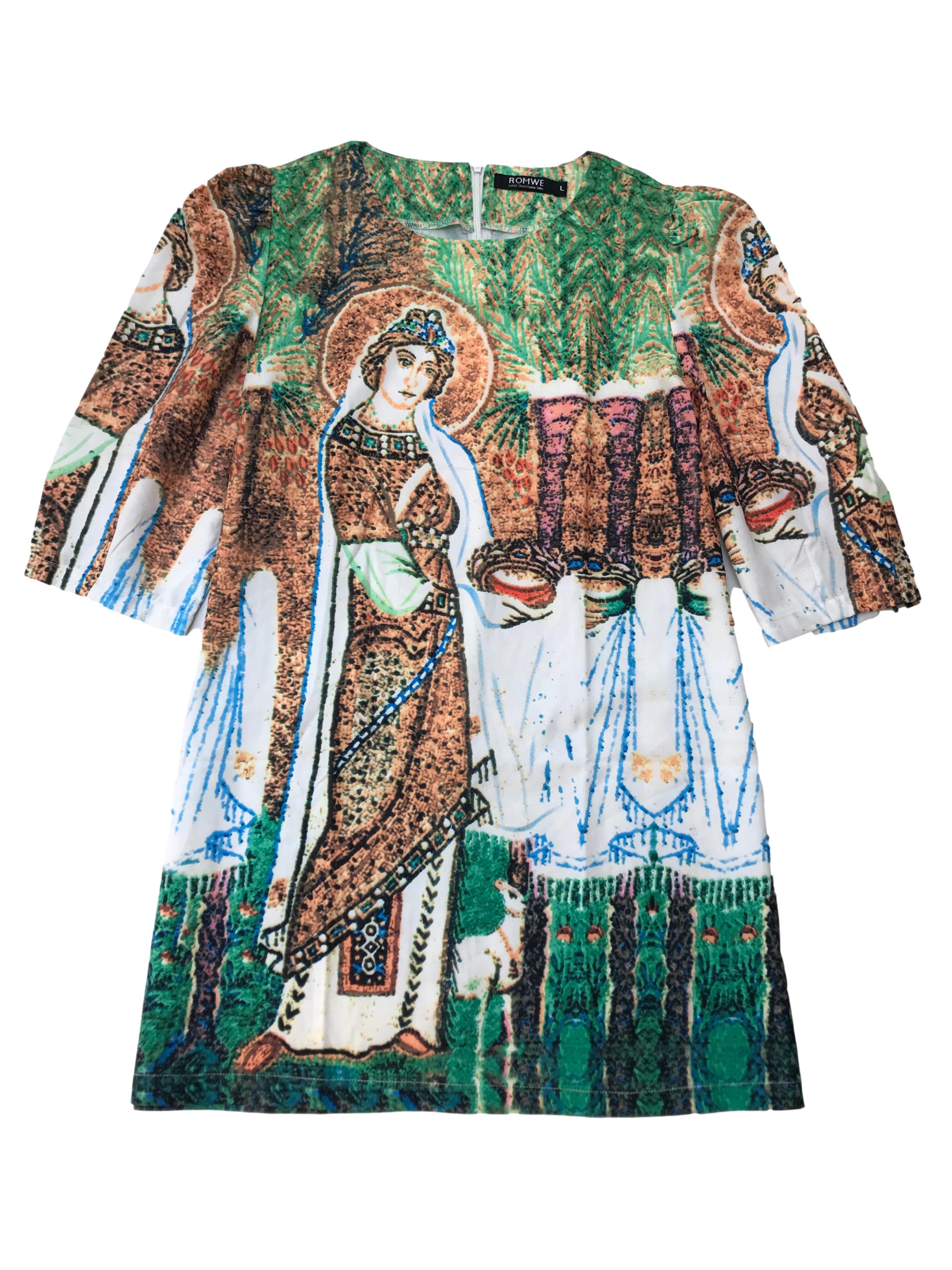 Vestido mini recto con estampado eclesiástico, manga 3/4 con pliegues en los hombros y cierre posterior. Busto 106cm Largo 81cm