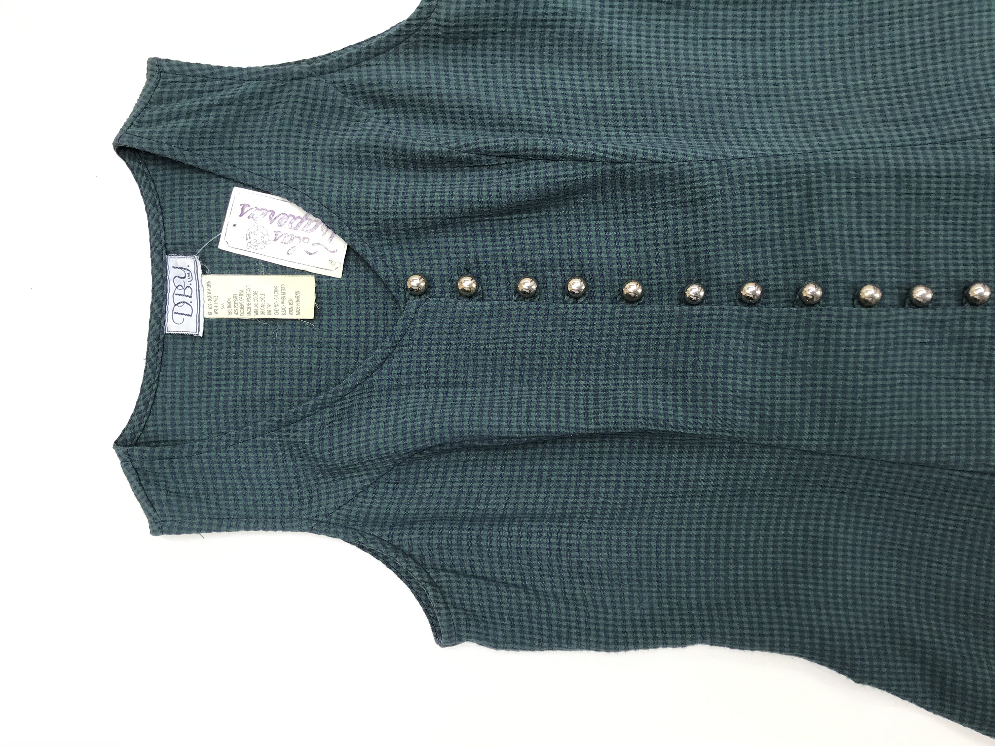Vestido vintage verde con cuadritos azules, fila de botones, pasador en la espalda y falda en A. Largo 84cm