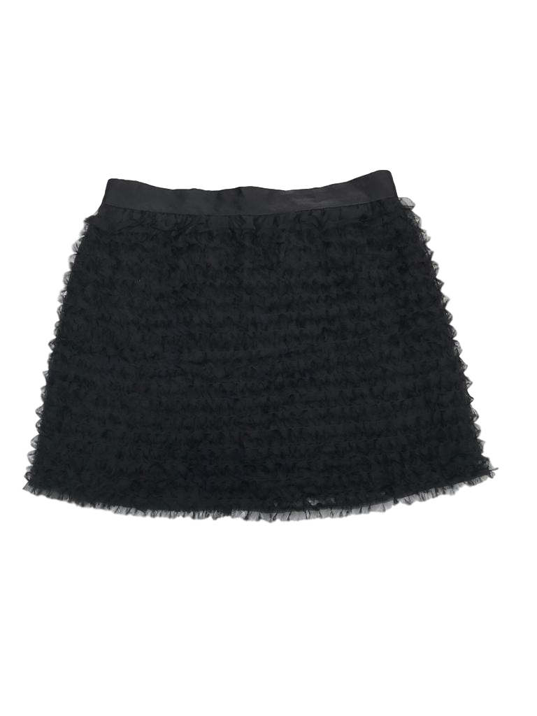 Falda negra de gasa con textura deshilachada, lleva forro y cierre posterior. Pretina 76cm Largo 41cm . Precio original S/ 140