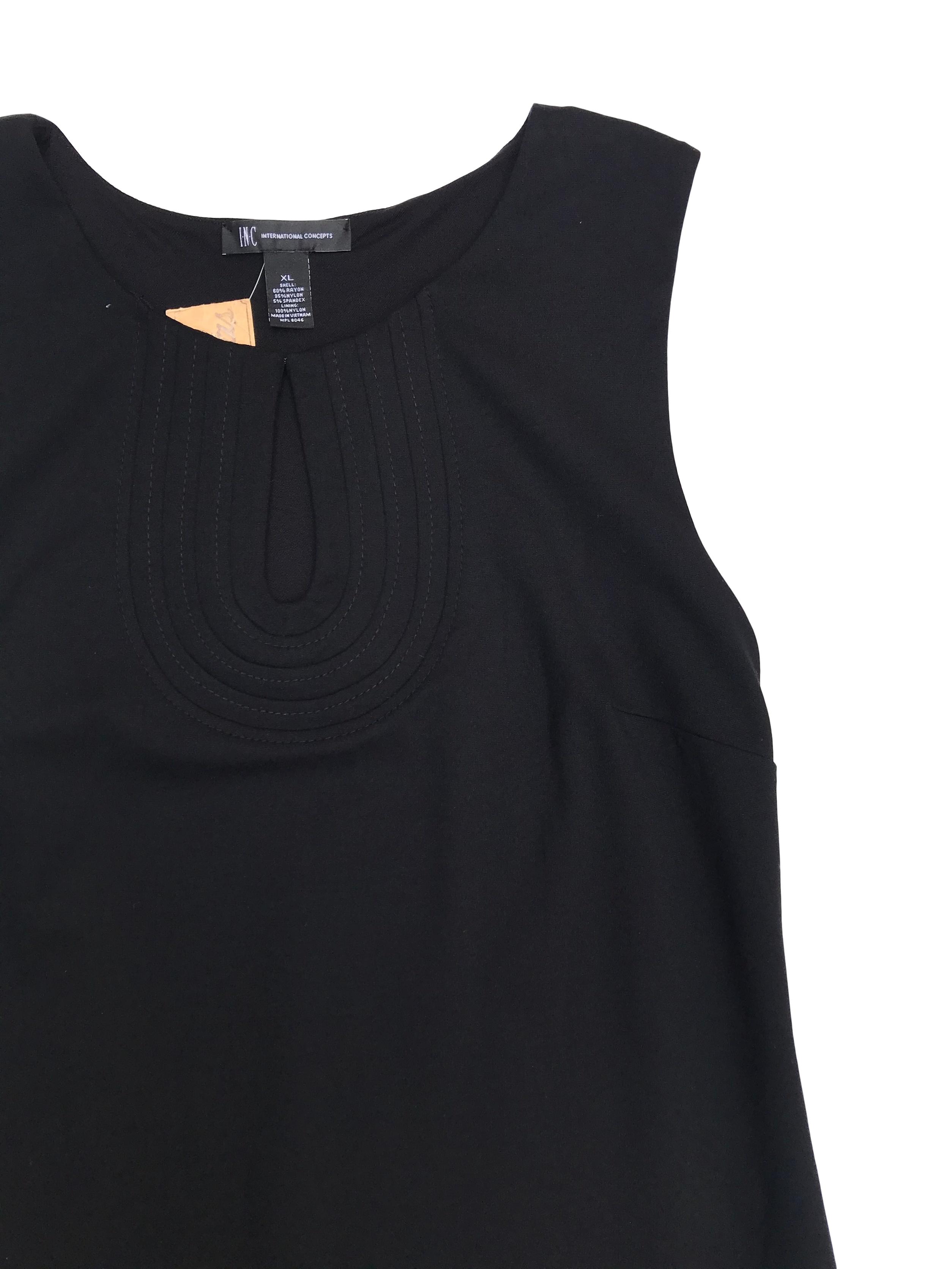 Vestido International Concepts, negro de tela gruesa stretch, forrado, con escote gota en el pecho y pespuntes, es pegado a cuerpo. Largo 95cm, busto hasta 110cm Precio original S/300 