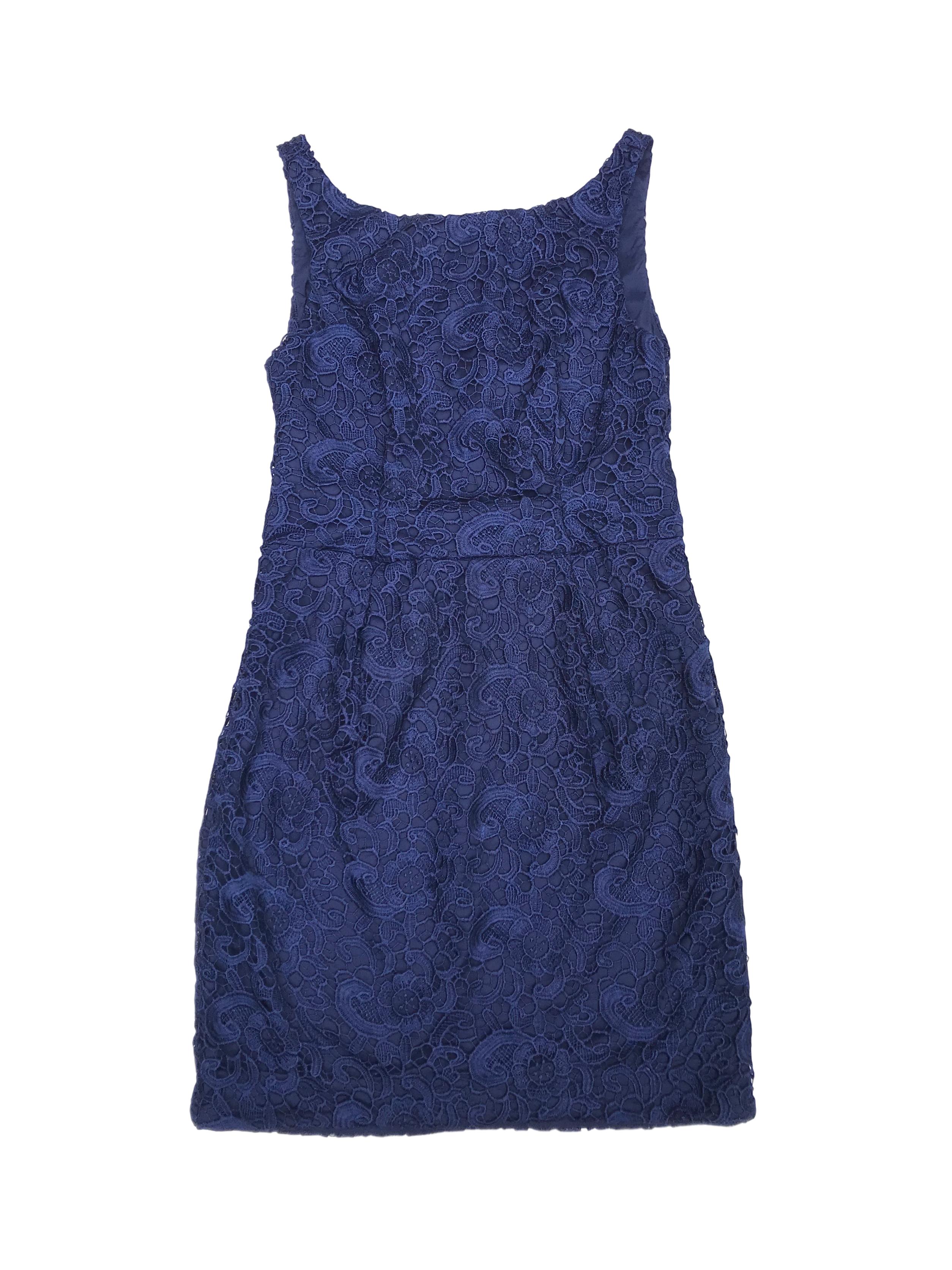 Vestido de encaje azul, forrado, con cierre y escote en la espalda. Nuevo con etiqueta. Precio original S/ 500