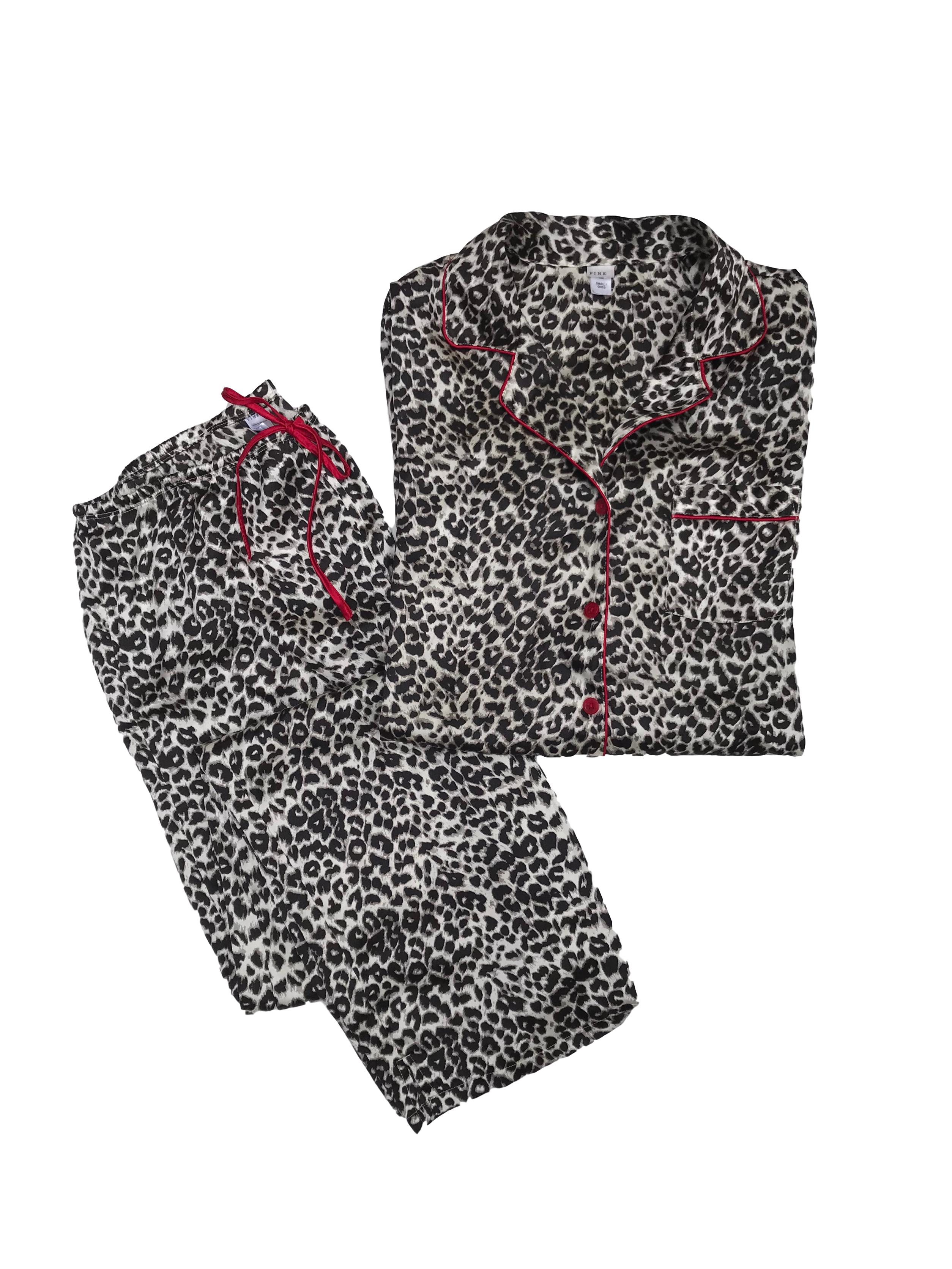 Pijama animal print tipo seda con ribetes rojos, cintura de pantalón regulable