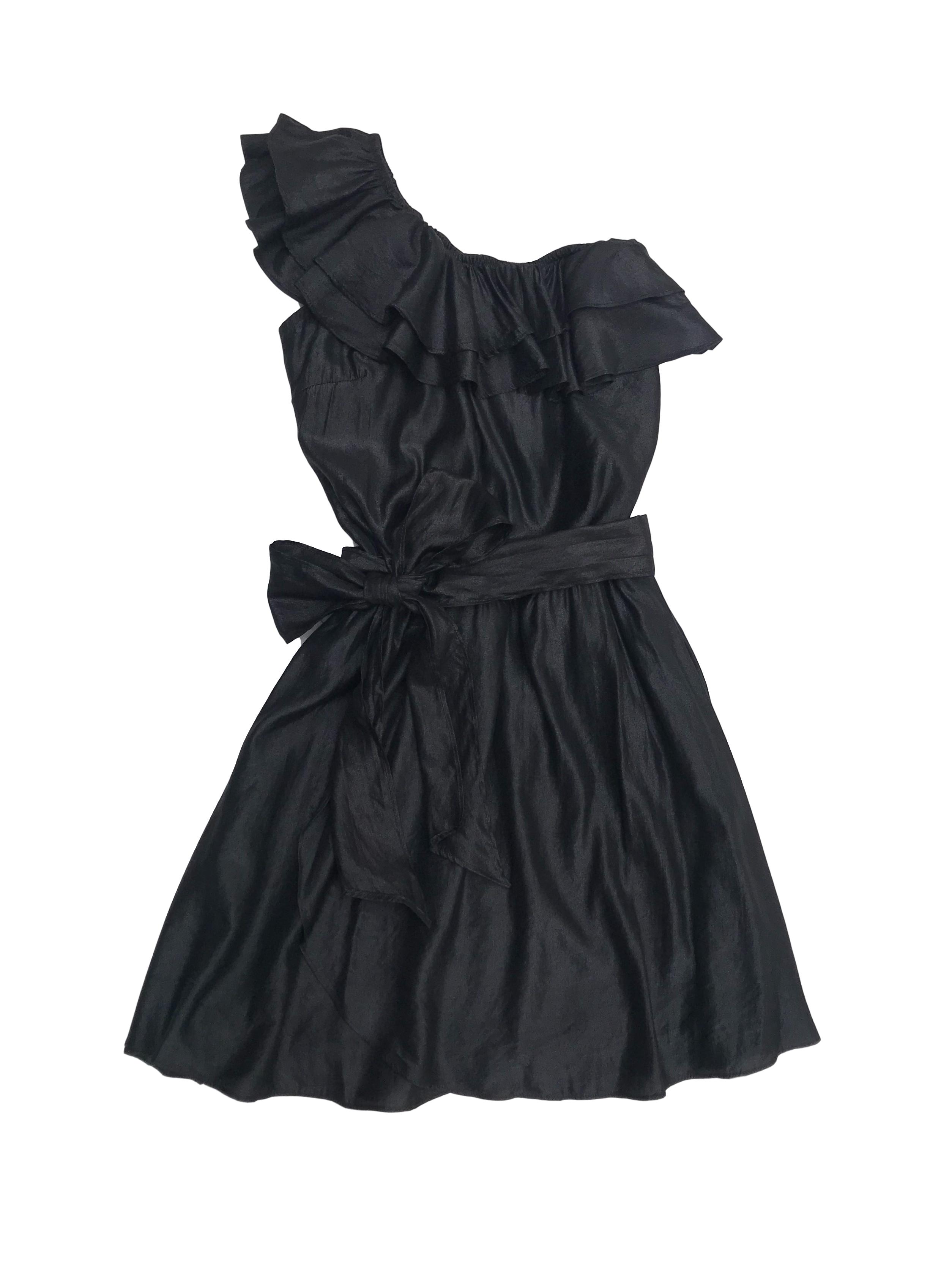 Vestido negro satinado Zazá one shoulder con volantes, forrado, cinto y  elástico en la cintura. Largo 80cm | Las Traperas