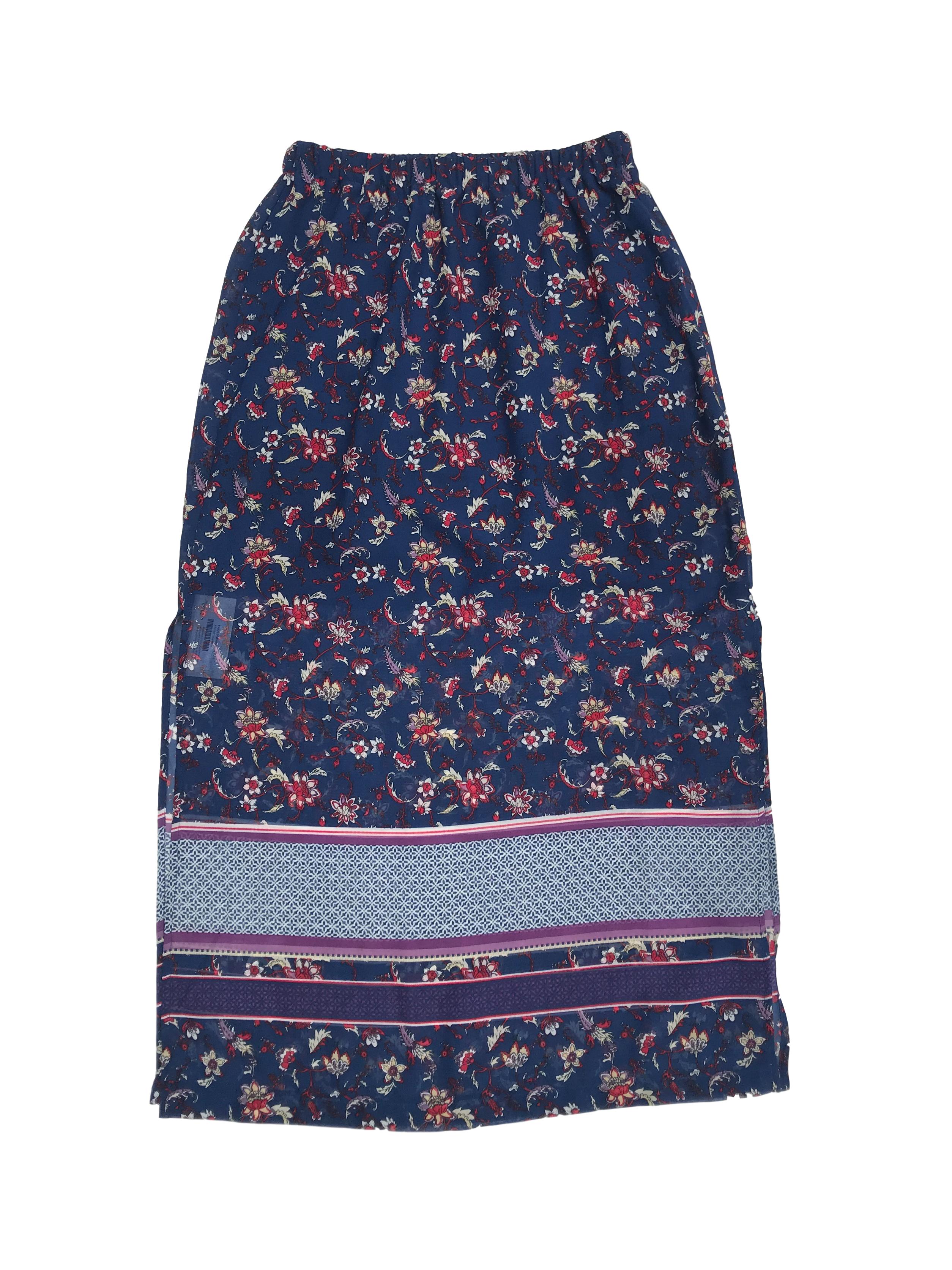 Falda larga de gasa azul con estampado de flores, elástico en la cintura, forro mini y aberturas laterales. Largo 90cm