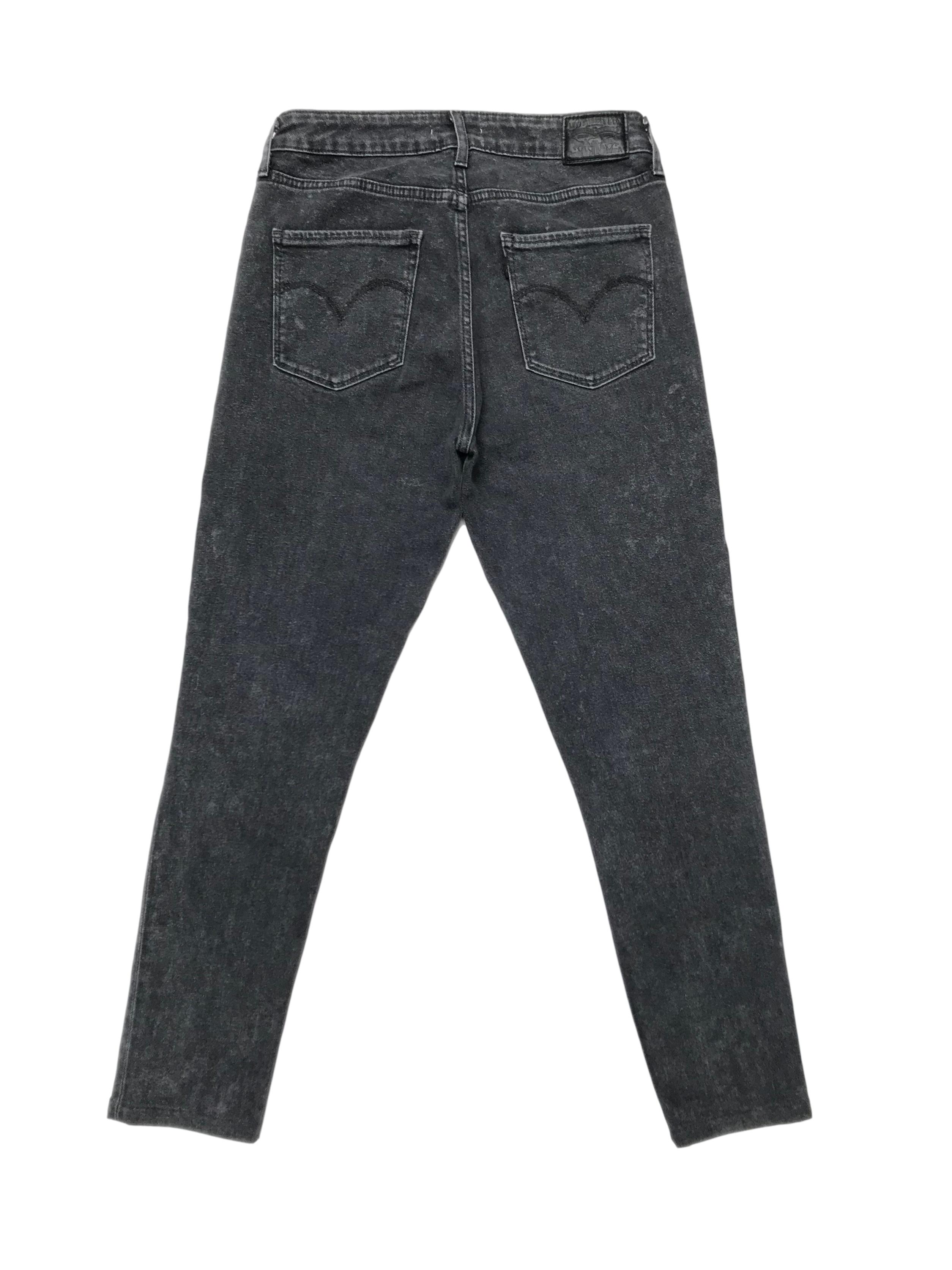 Pantalón jean Levis 721 high rise skinny gris efecto lavado, ligeramente stretch. Cintura 72cm Largo 92cm