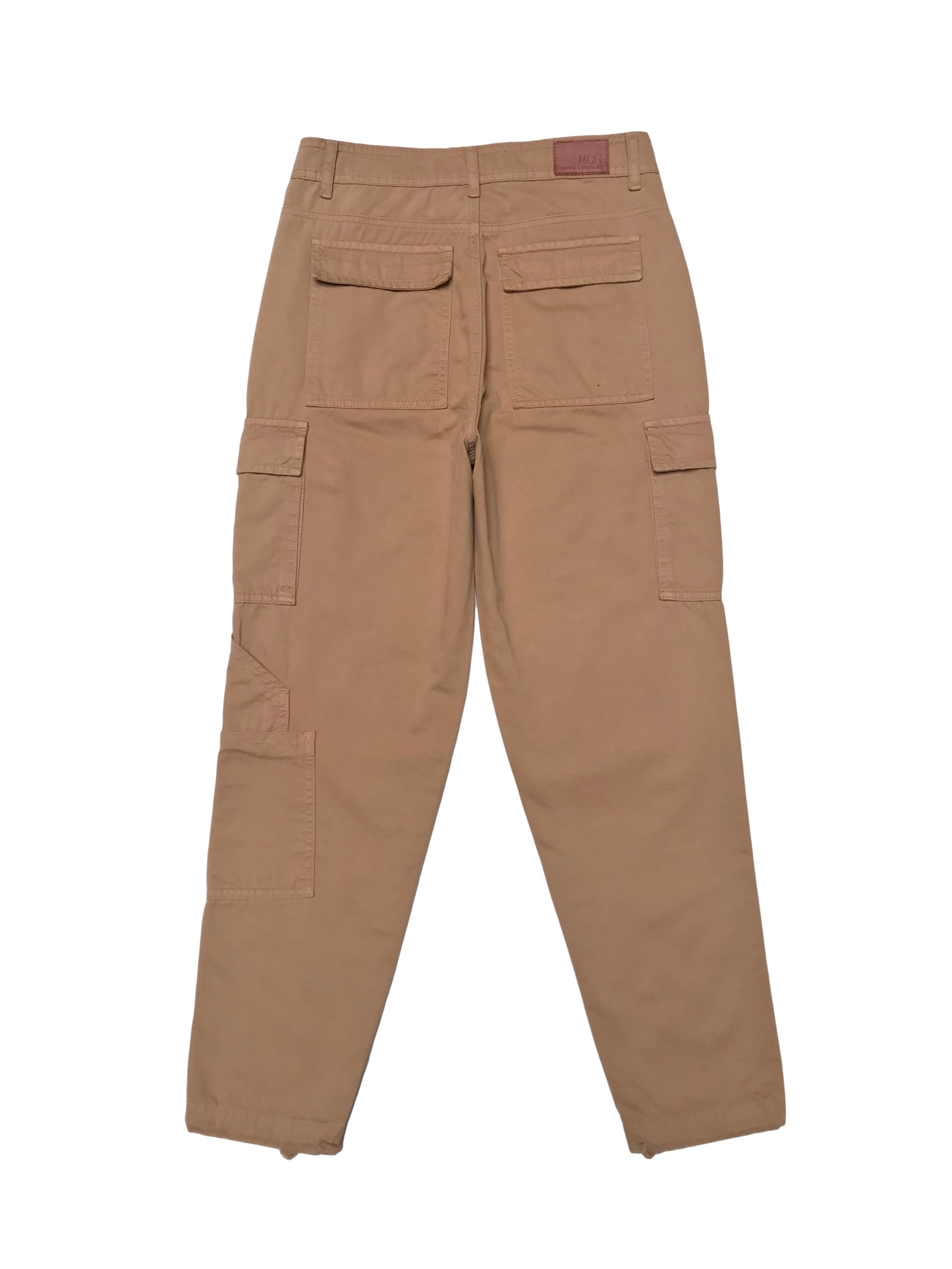 Pantalón cargo Mentha&chocolate a la cintura, 100% algodón beige, se amarra en la basta. Cintura 72cm. Precio original S/ 200