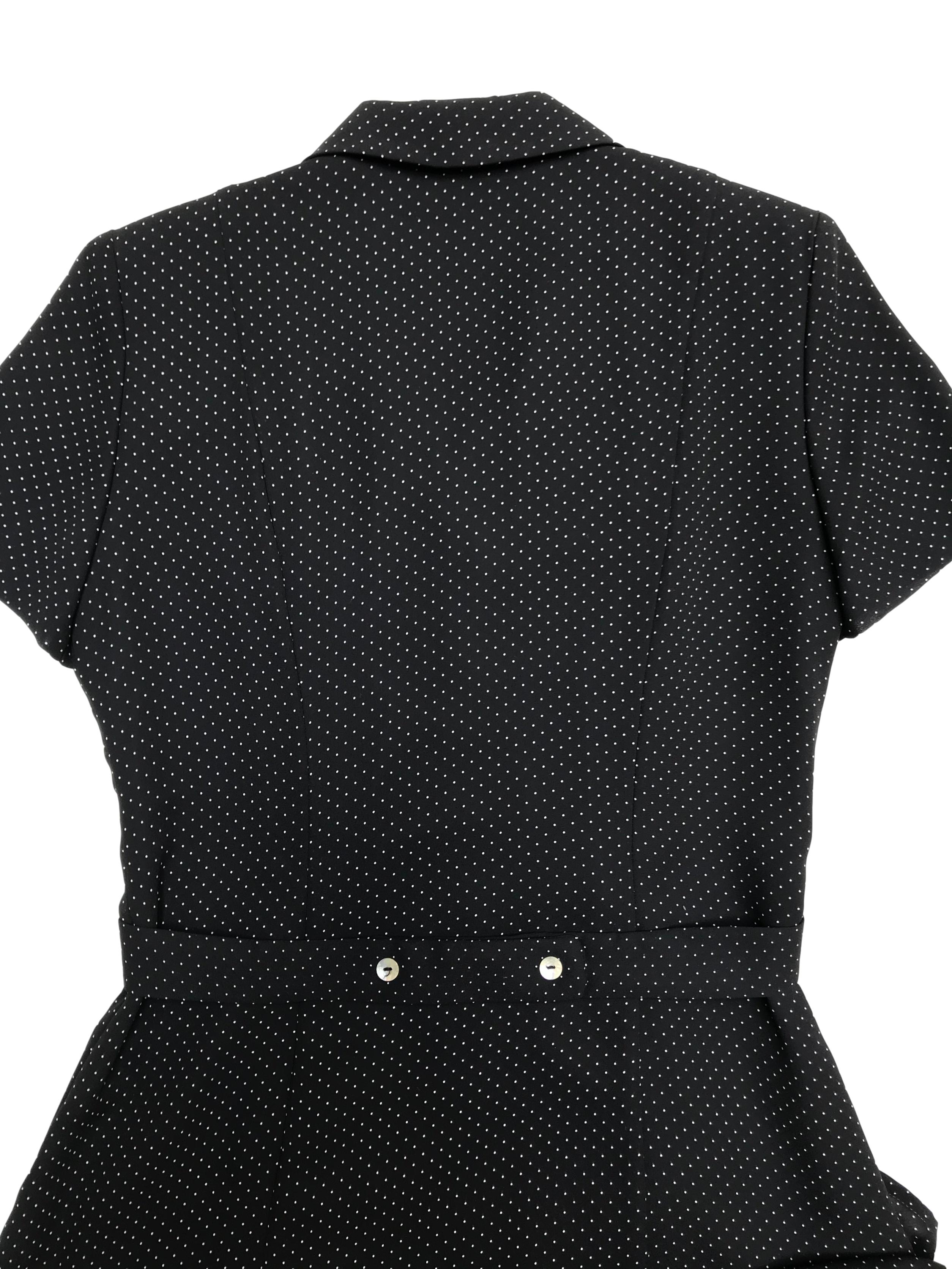 Vestido vintage midi, de gasa negra con puntitos blancos, forrado, con botones nacarados a lo largo y falda en A. Hermoso. Busto 100cm Cintura 80cm Largo 115cm