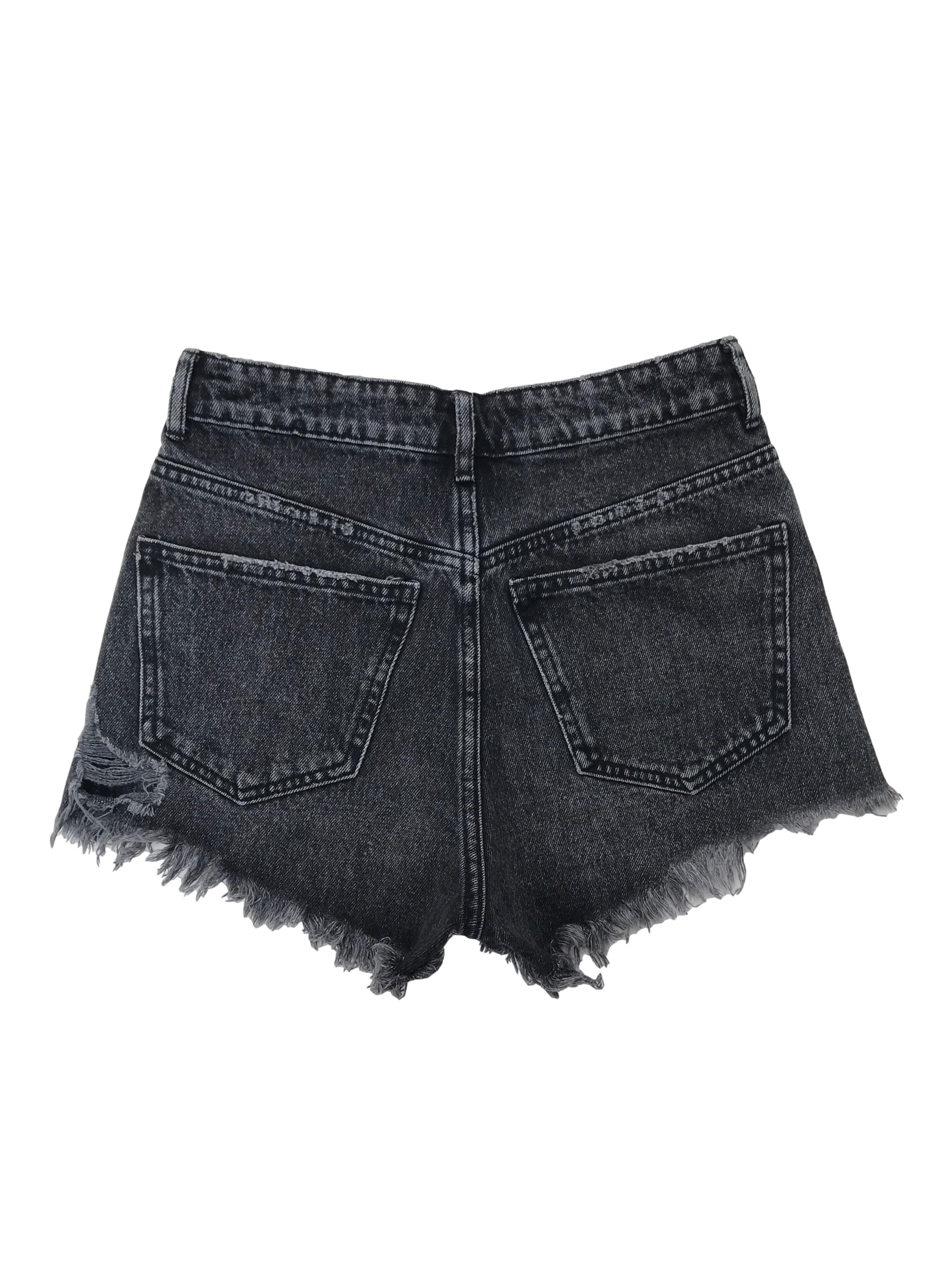 Short jean Zara a la cintura, negro con detalles lavados, rasgados y desflecados. Cintura 66cm Largo 30cm. Precio original S/ 129