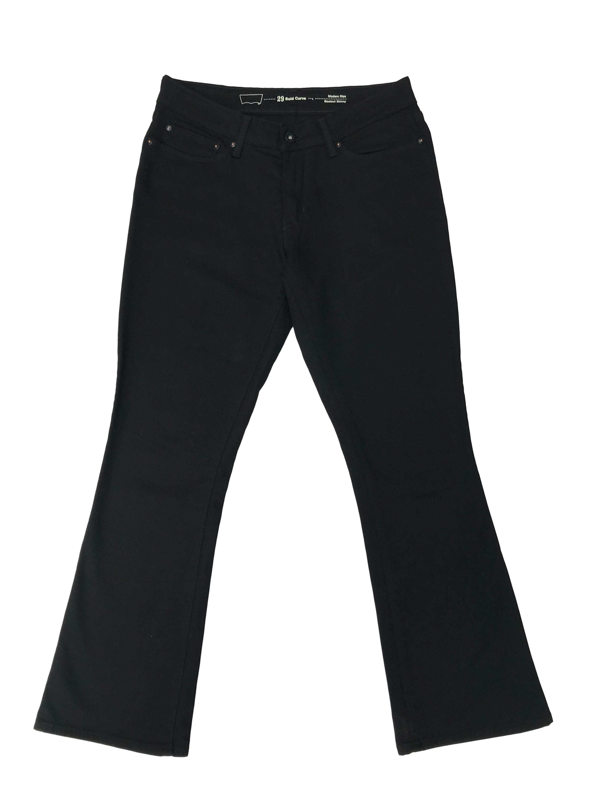 Pantalón jean Levi´s bold curve, mid rise, bootcut skinny. Tiro medio, ligeramente stretch y semicampana. Cintura 75cm Largo 95cm