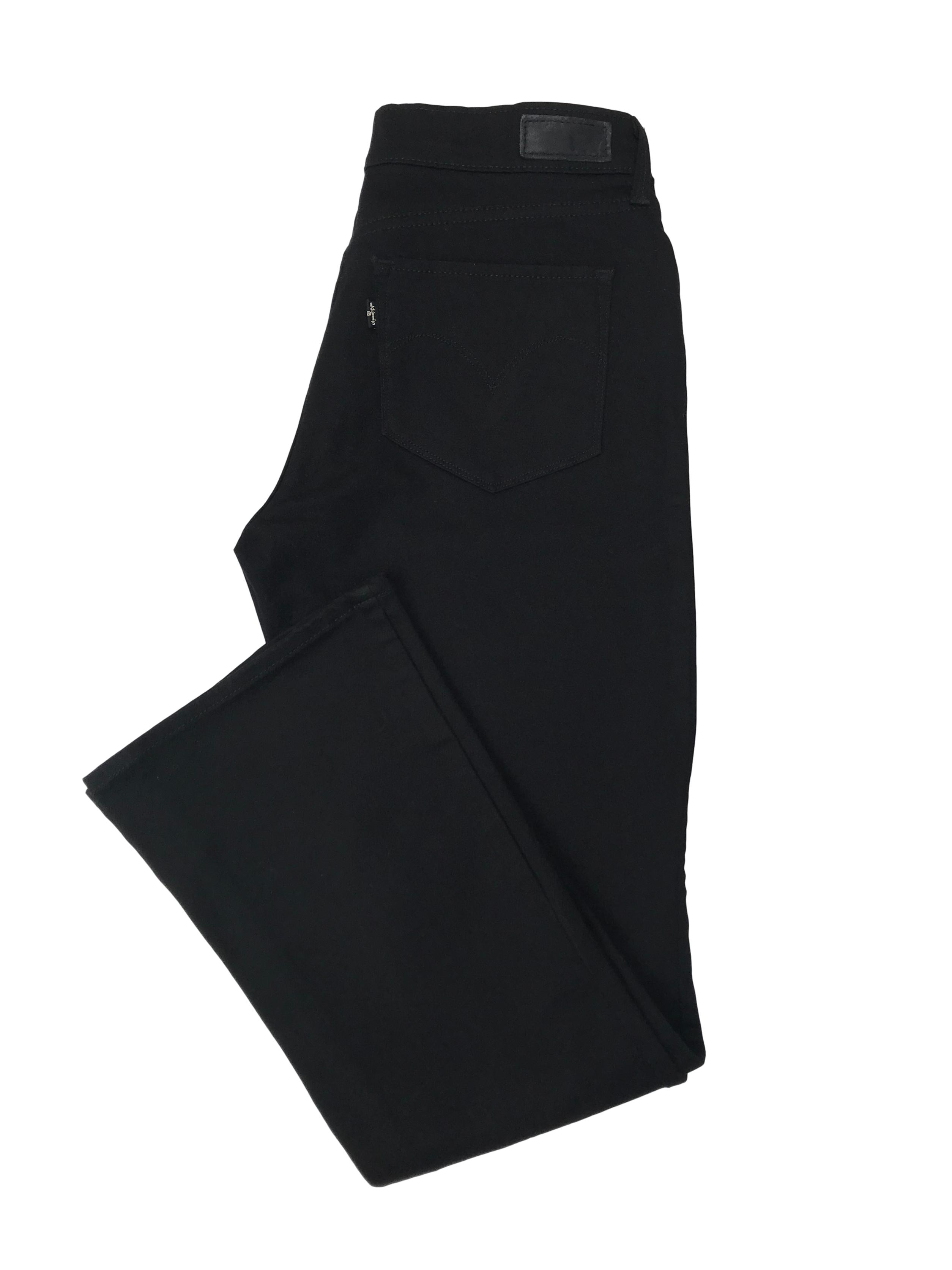 Pantalón jean Levi´s bold curve, mid rise, bootcut skinny. Tiro medio, ligeramente stretch y semicampana. Cintura 75cm Largo 95cm