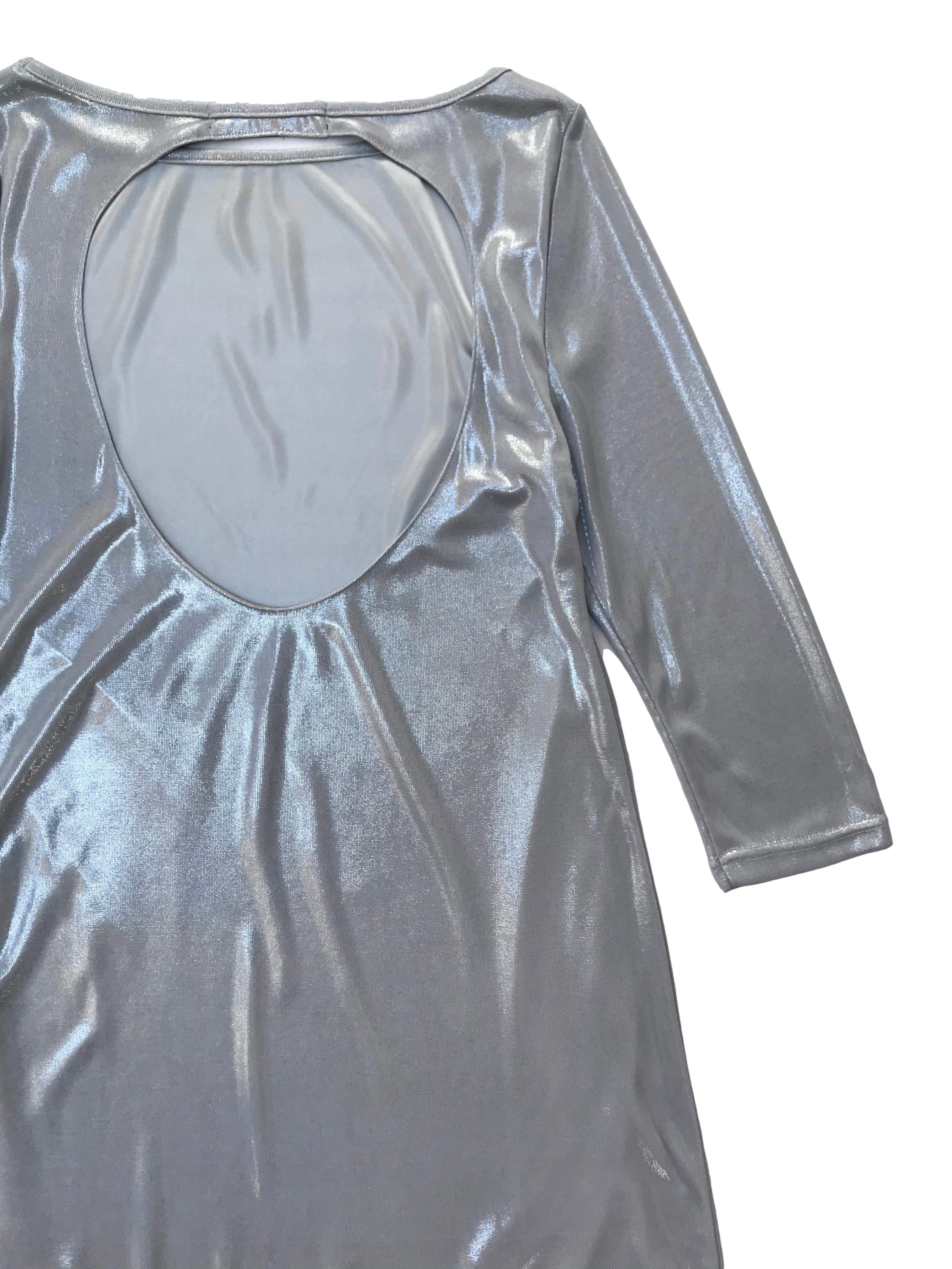 Vestido Zara plateado con escote en la espalda y forro, manga 3/4. Busto 90cm Largo 85cm