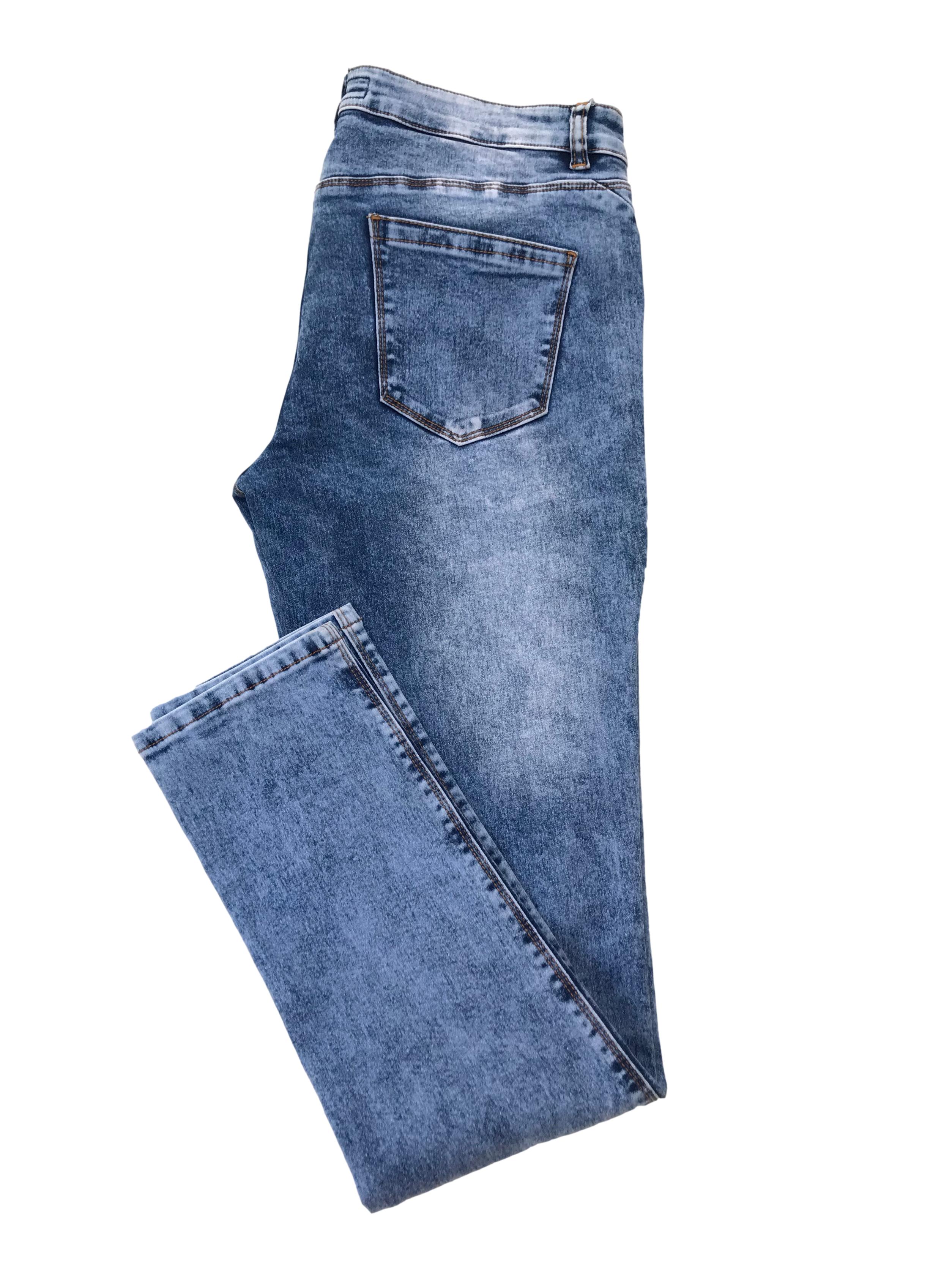 Pantalón jean stretch focalizado, con bolsilos laterales y traseros. Pretina 86cm