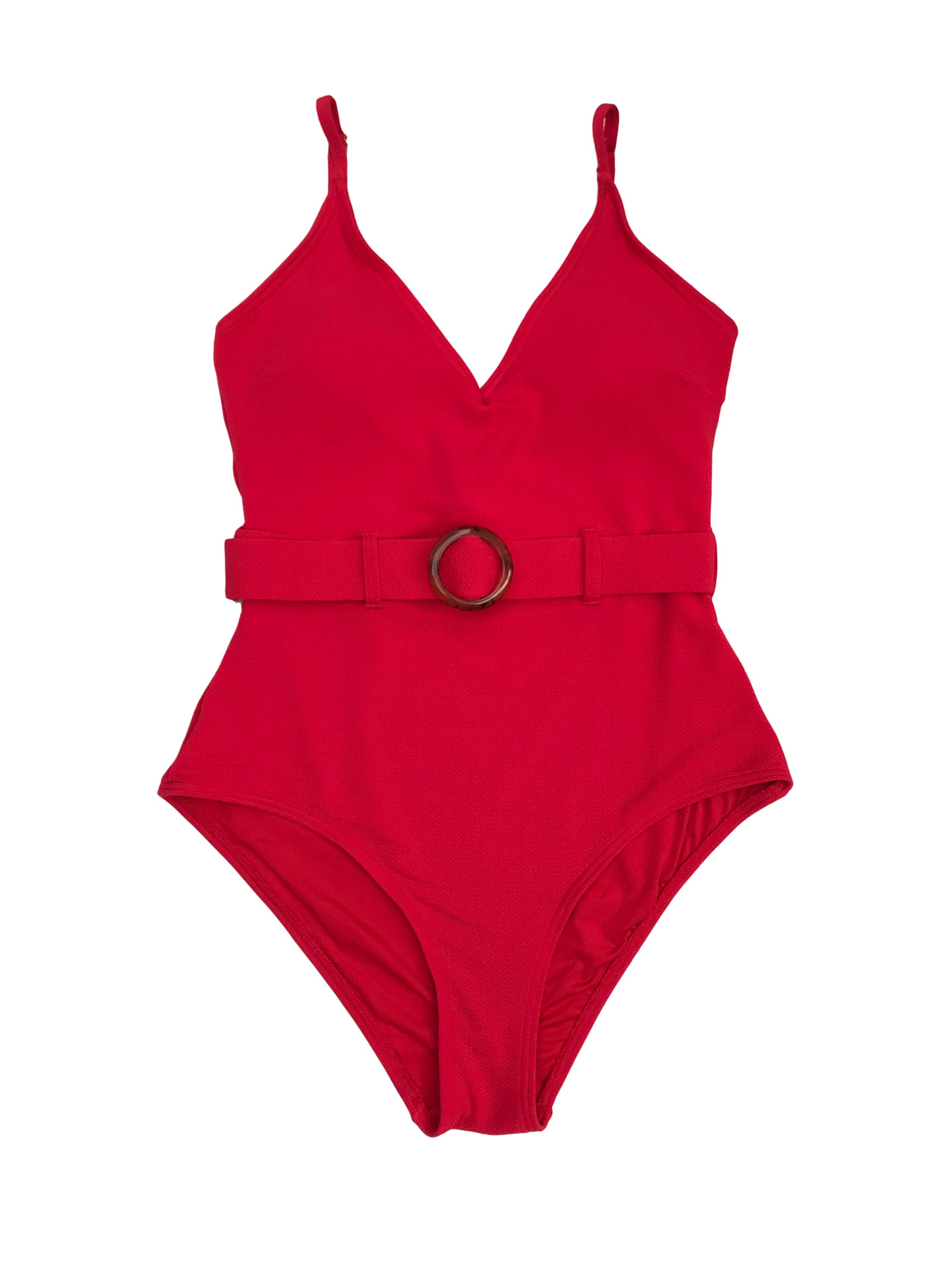 Roba de baño New Look roja con cinturón, forrada, lleva copas. Precio original S/ 129