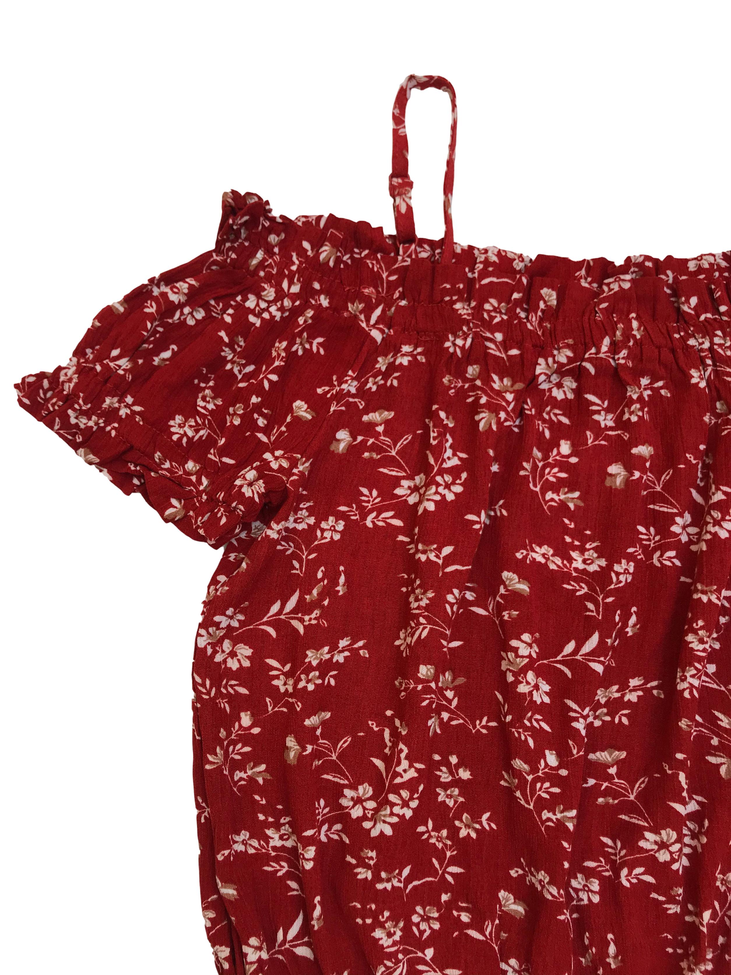Blusa corta Papermoon de rayón ladrillo con print de flores, off shoulder con tiras en los hombros y elástico en mangas y basta. Nueva