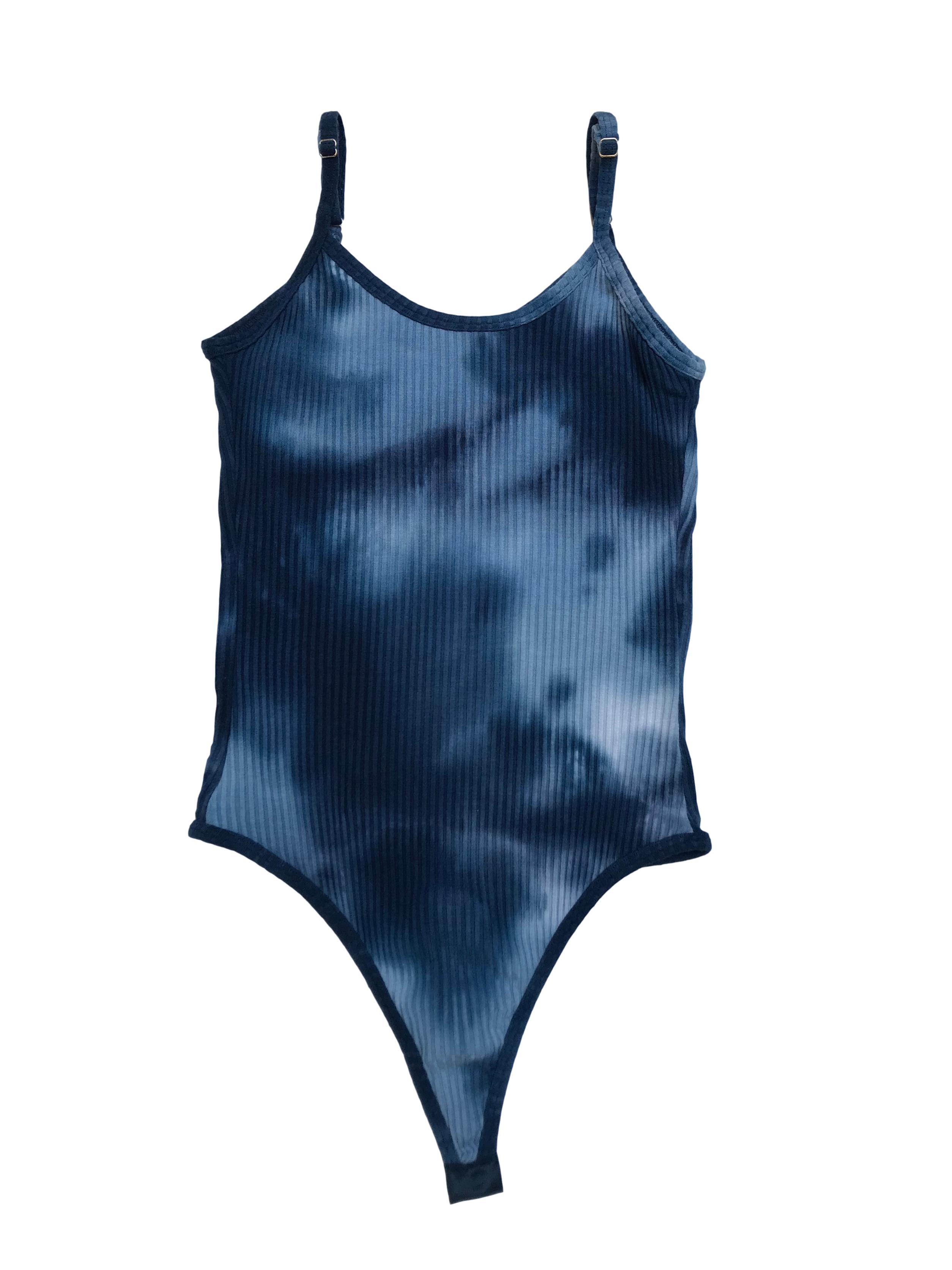Body ADC tie dye azul, tela acanalada y tiras regulables.
