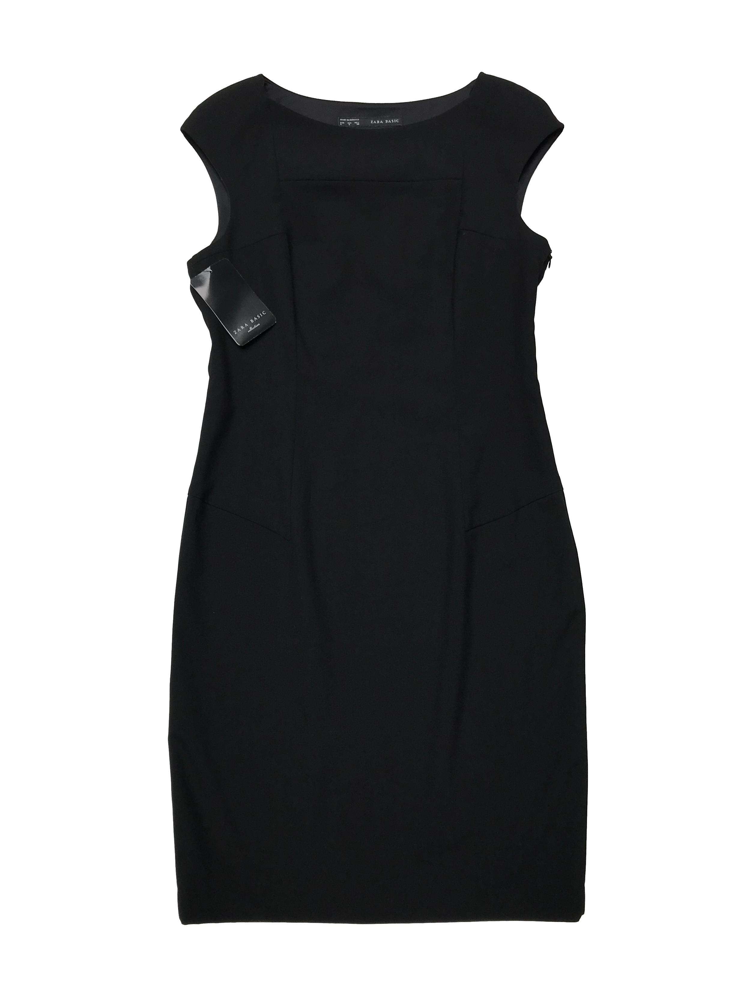 Vestido Zara negro tipo sastre, con cierre lateral y abertura posterior en la basta. Busto 98cm Largo 95cm. Nuevo con etiqueta.