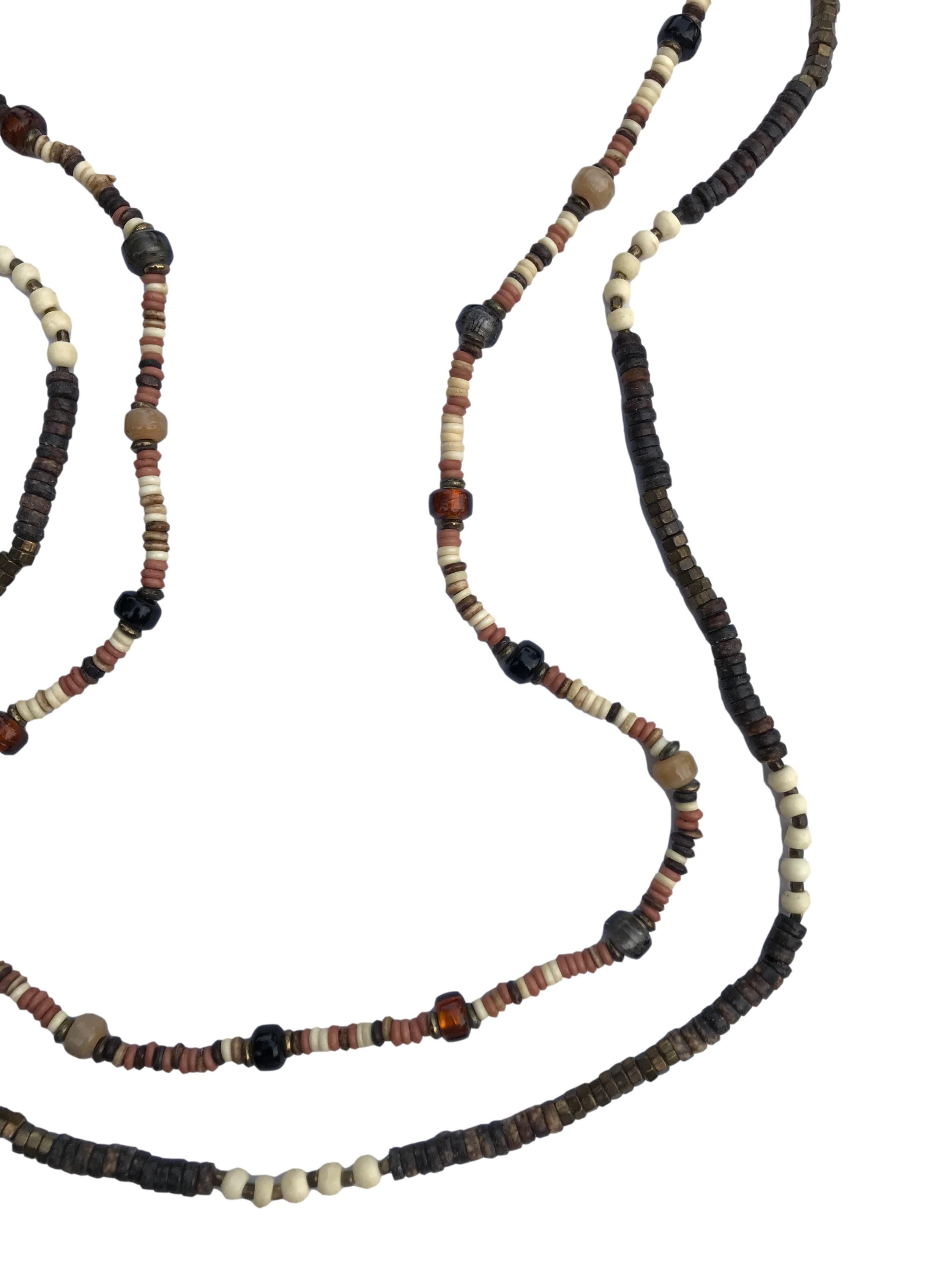 Set de dos collares de piedras, madera, murano y metal. Largo 105cm - 95cm