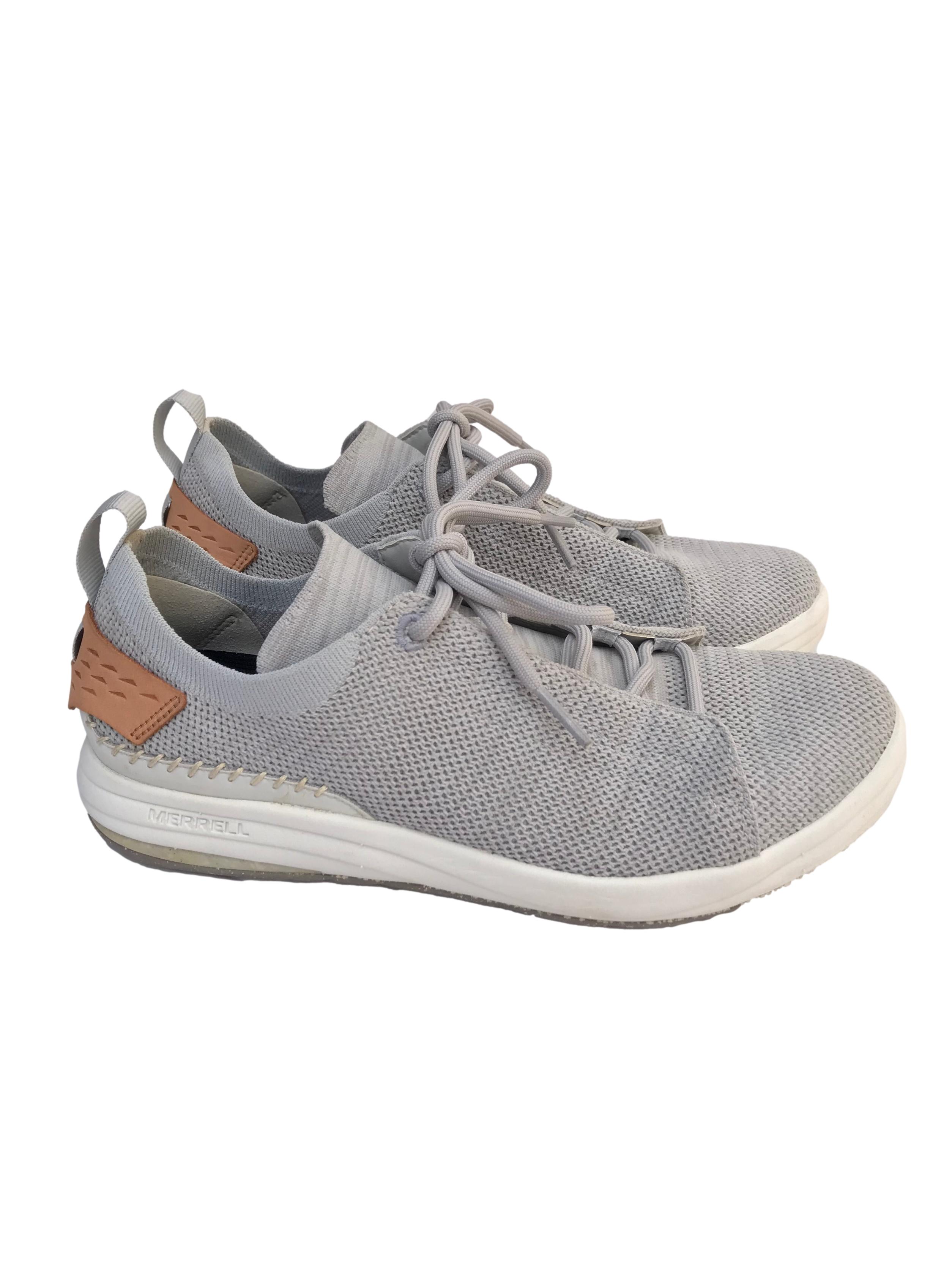 Zapatillas Merrell Gridway Glacier Grey. Este calzado está fabricado con materiales reciclados, desde los pasadores hasta la suela. Estado 9/10 Precio original S/499