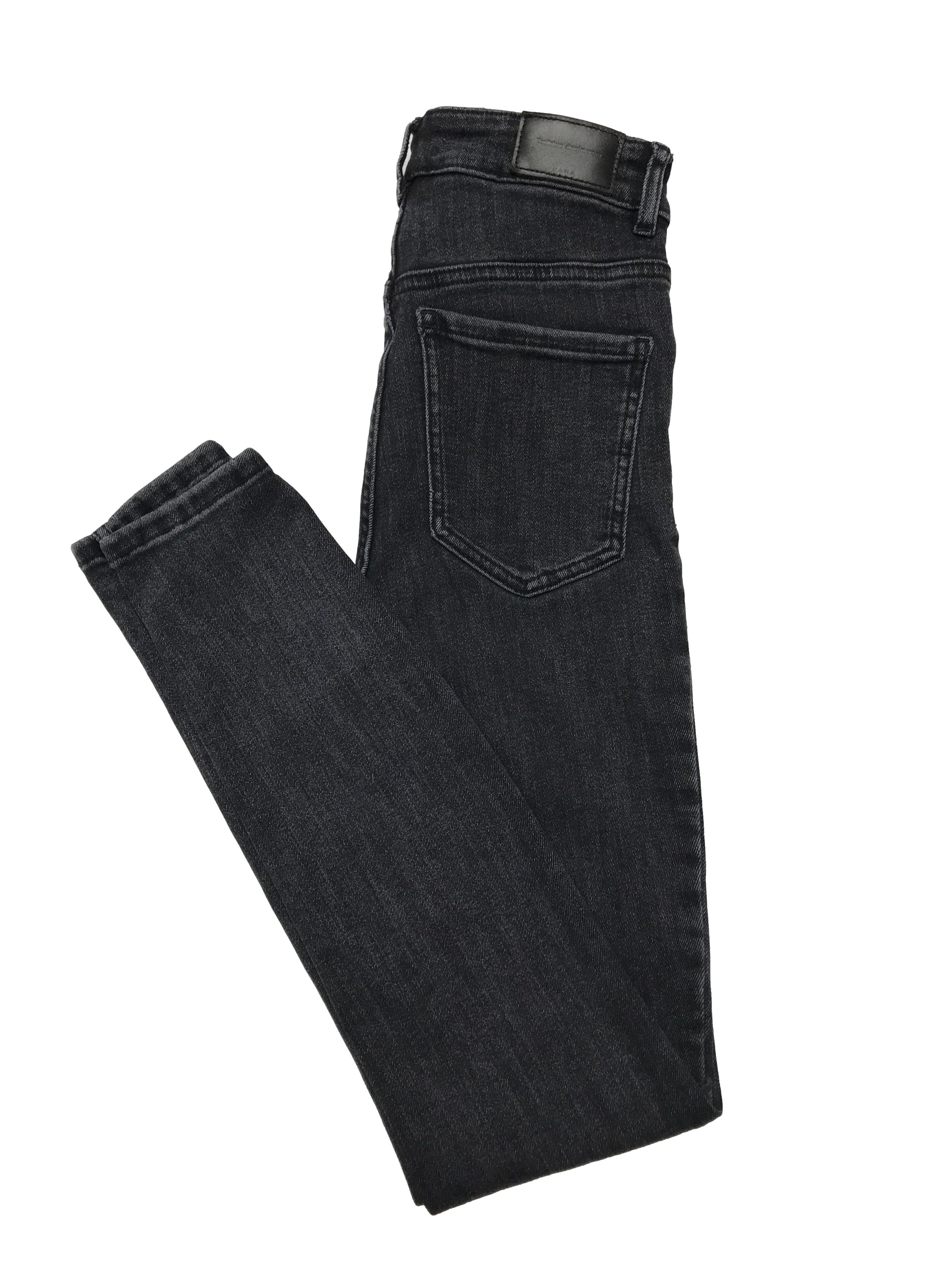 Skinny jean Zara cintura alta, negro efecto lavado. Cintura 60cm sin estirar Largo 98cm