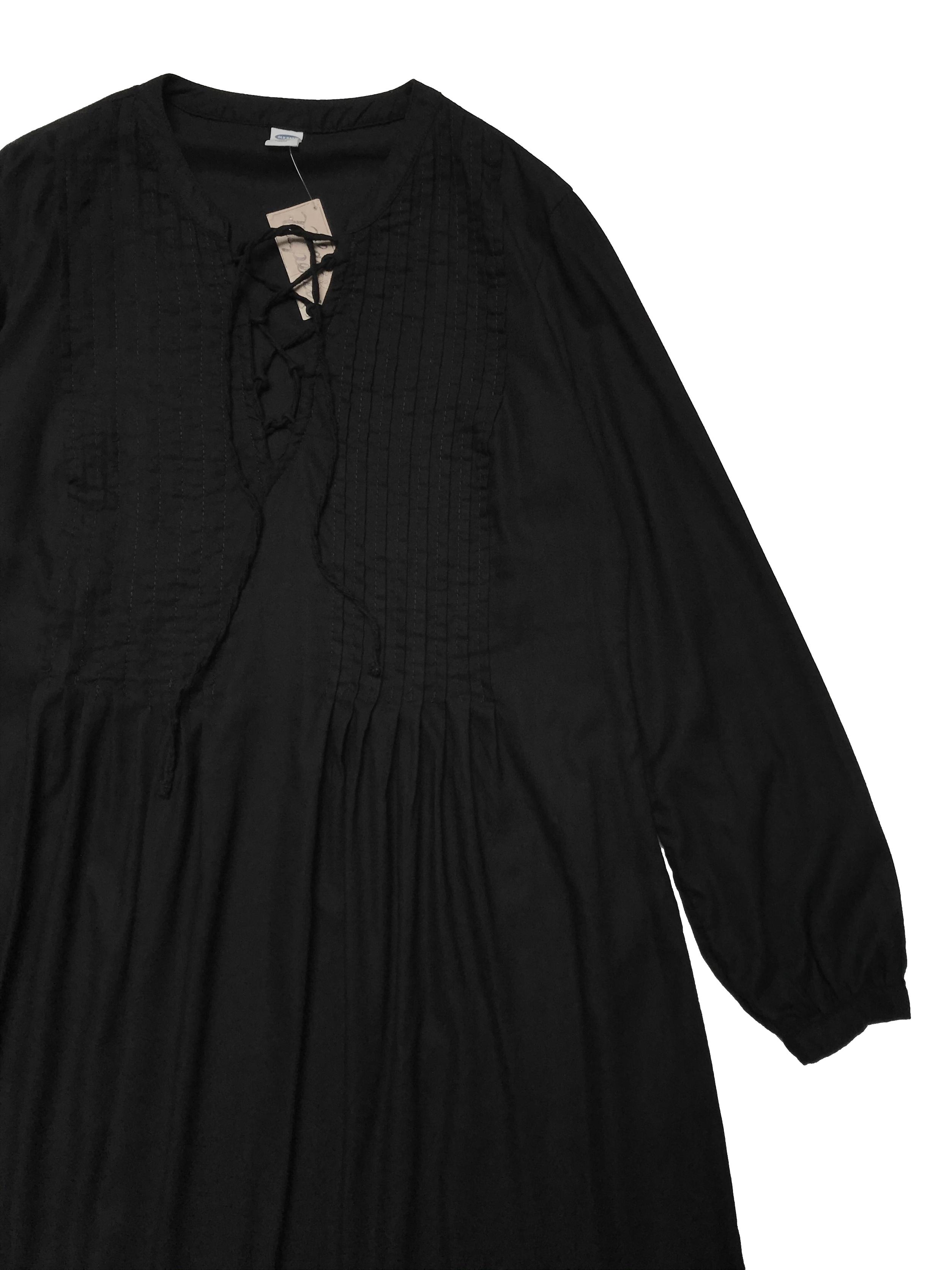 Vestido Old Navy de algodón y rayón negro, corte oversize, pliegues en parte superior y pasador cruzado en el  pecho. Busto 100cm Largo 85cm. Precio original S/ 169