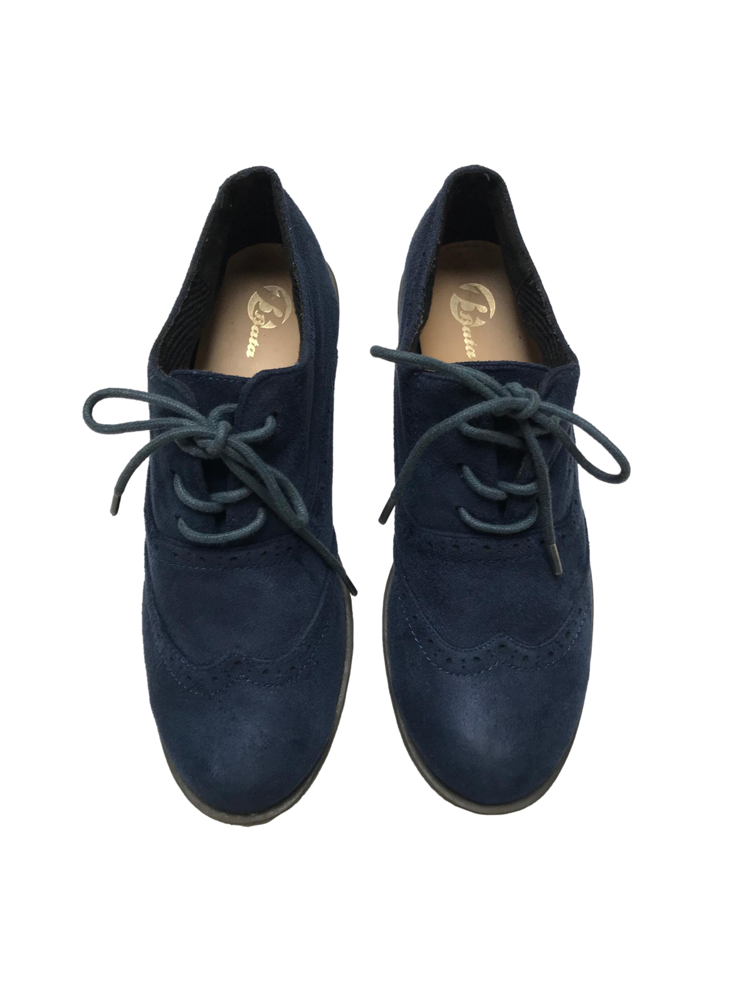Zapatos Bata estilo Oxford de textil tipo piel de durazno y pasadores. Estado 9/10. 