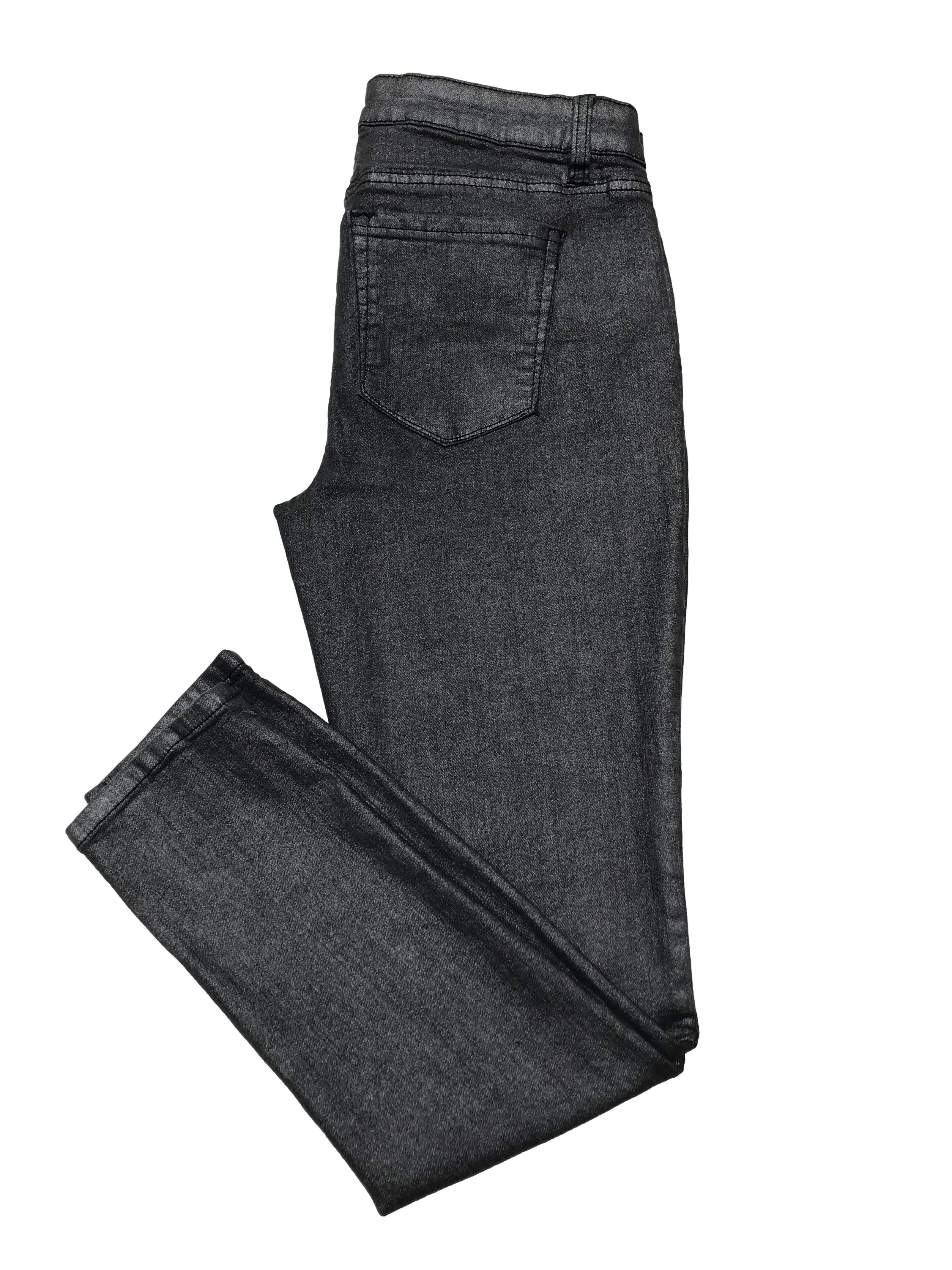 Skinny jean efecto metalizado sretch, modelo mid rise five pockets. Cintura 76cm si estirar Largo 95cm. Precio orignal S/ 165