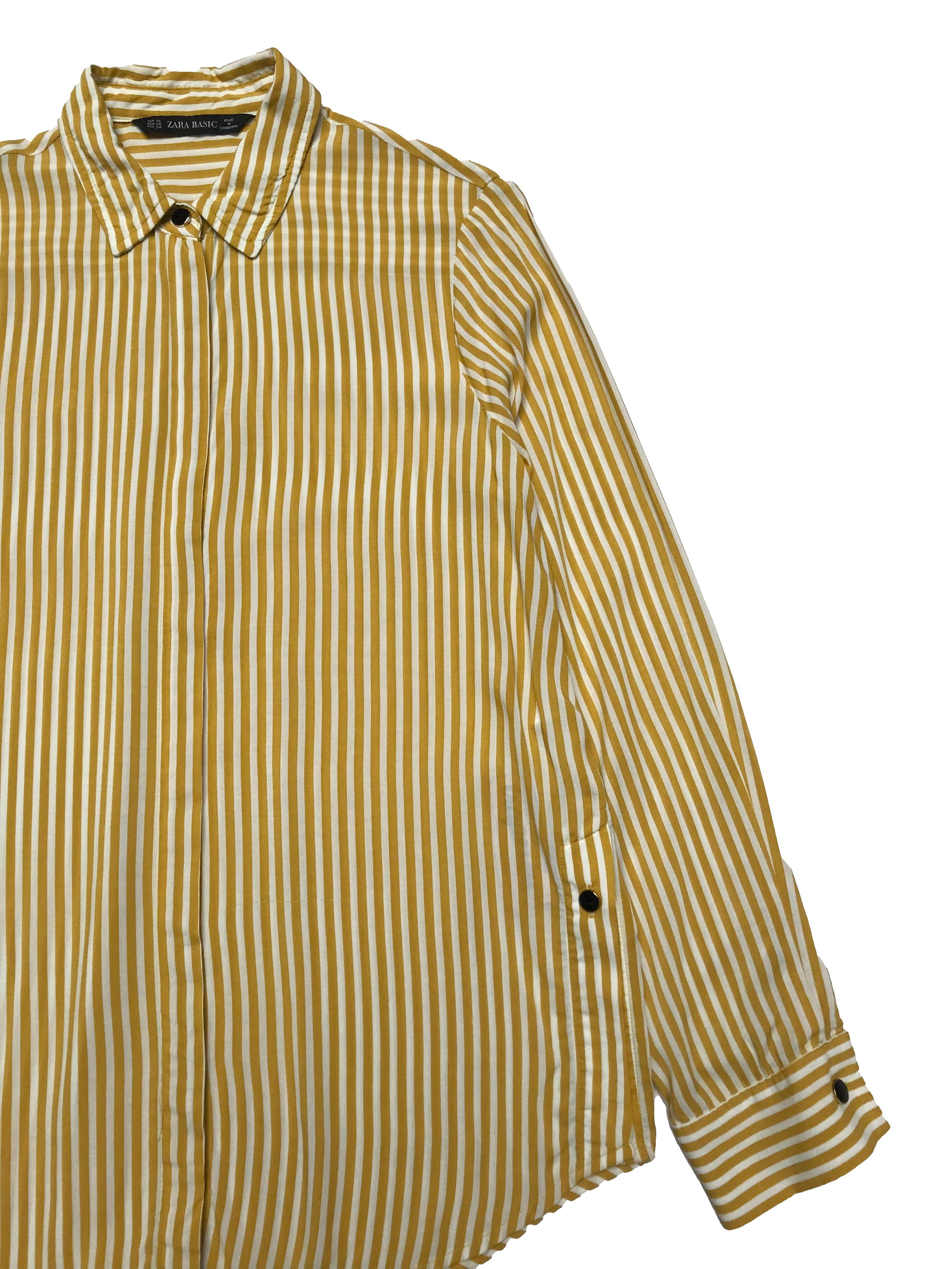 Blusa Zara a rayas blancas y amarillas, botones metálicos en delantero, puños y aberturas laterales, tela viscosa fresca. Busto 96cm Largo 57-66cm