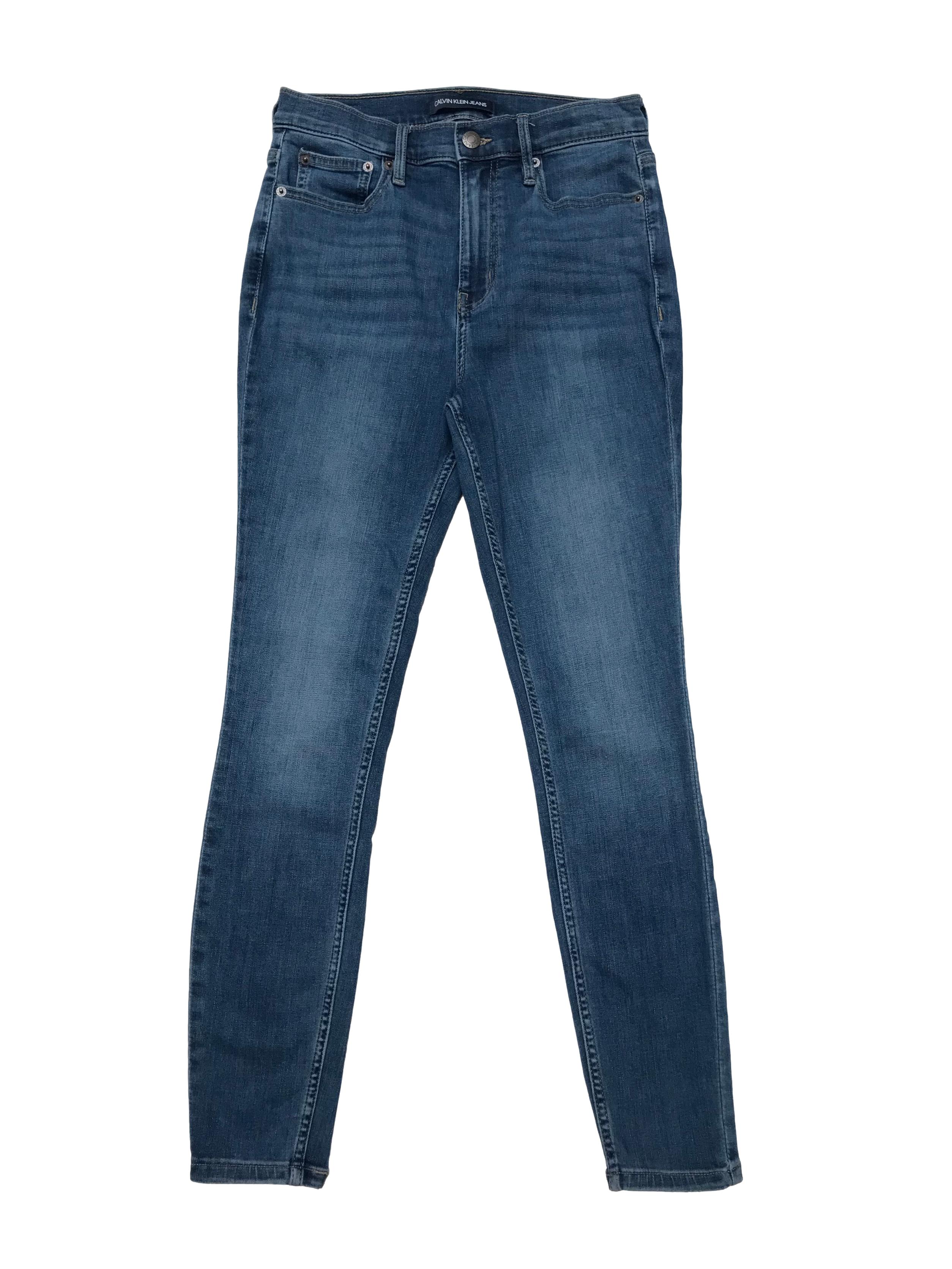 Skinny jean Calvin Klein Jeans a la cintura, stretch. Cintura 70cm Largo 95cm. Precio original S/ 379