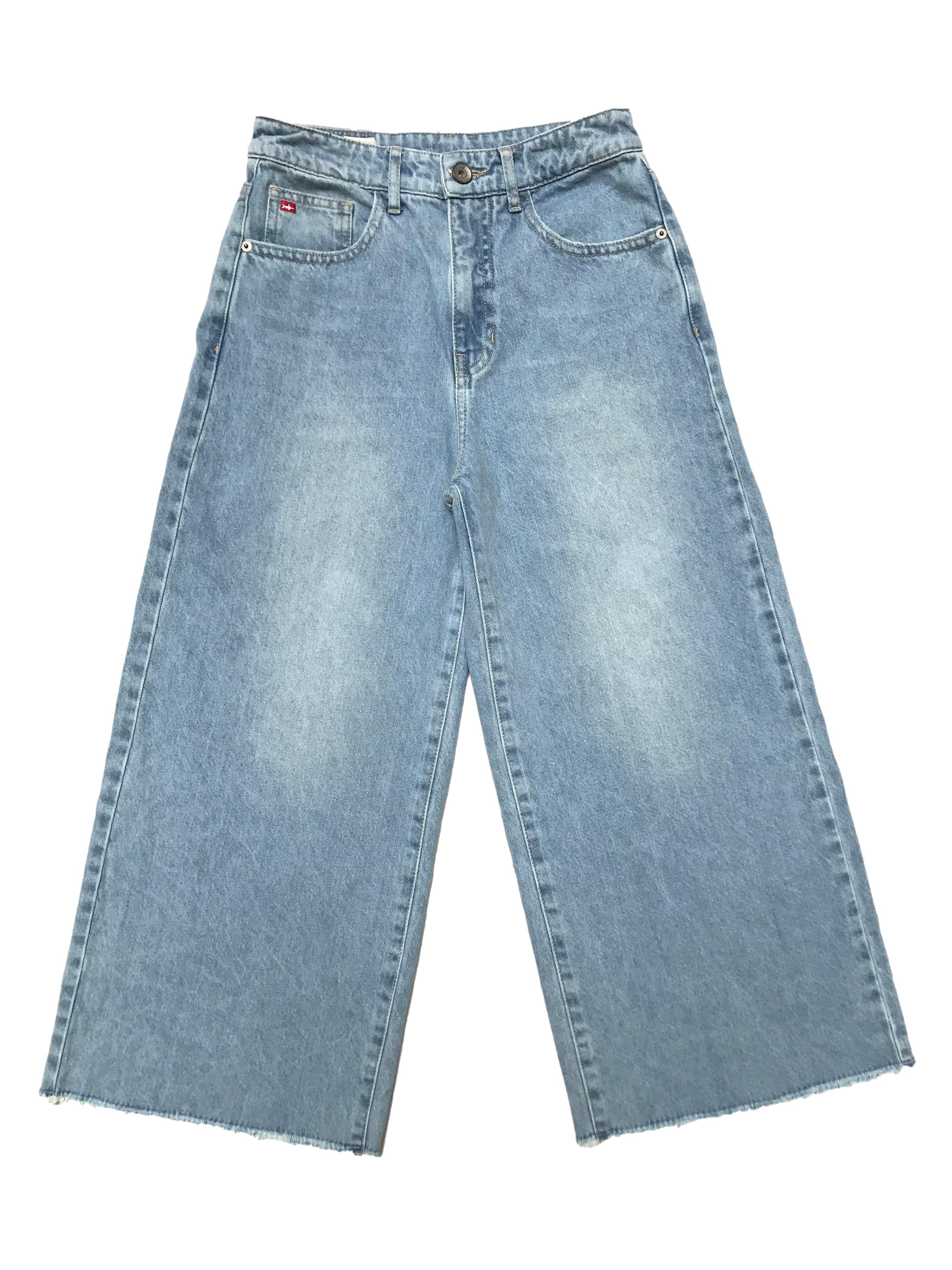 Culotte Kidsmadehere de jean rígido, wide leg con basta desflecada, tiene bolsillos laterales y posteriores. Cintura 62cm Largo 84cm. Precio original S/ 159