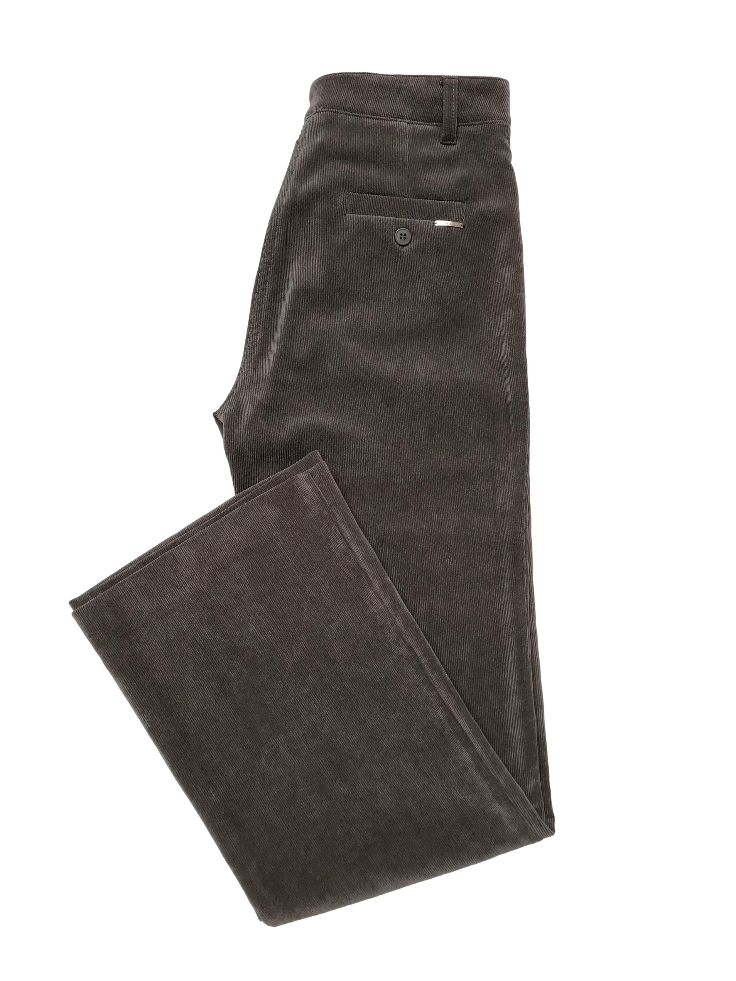 Pantalón Michelle Belau de corduroy en tono cemento efecto tornasol, basta semicampana. Cintura 75cm Largo 105cm