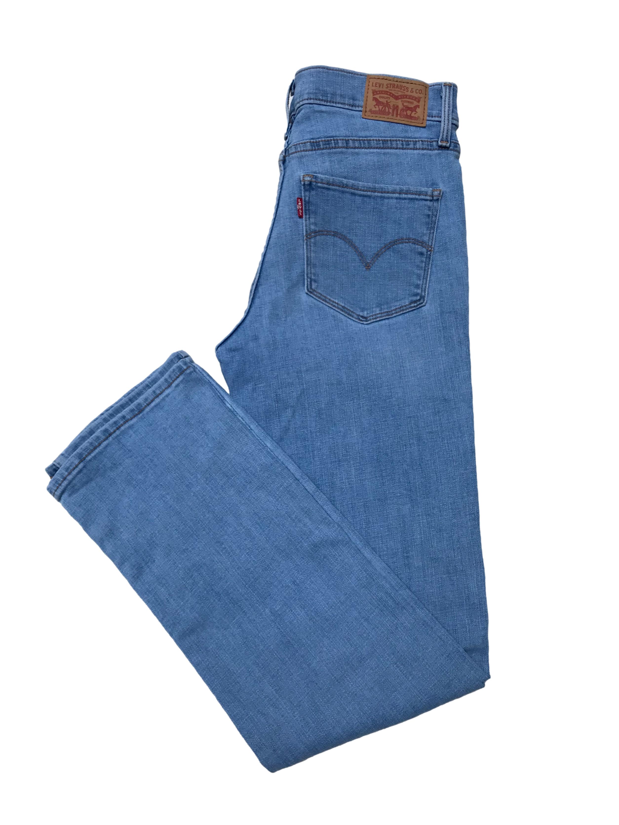 Jean Levi´s 314 celeste lavado, 80% algodón stretch, pierna recta, tiro medio, modelo 5 bolsillos. Cintura 72cm Largo 100cm. Precio original S/ 199