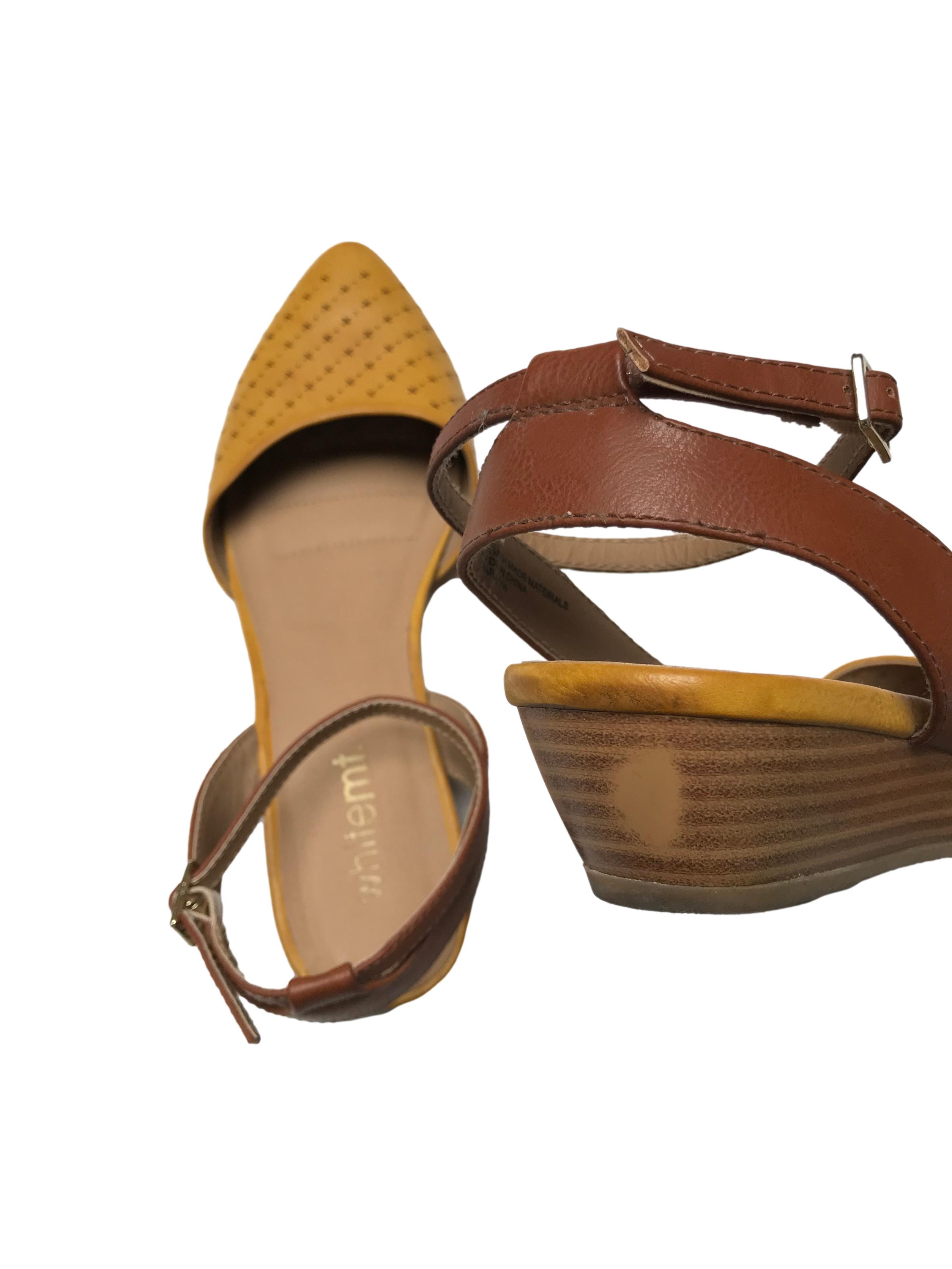 Zapatos Whitemt punta cerrada con diseño marrón, correa al tobillo, taco 4cm. Estado 8.5/10