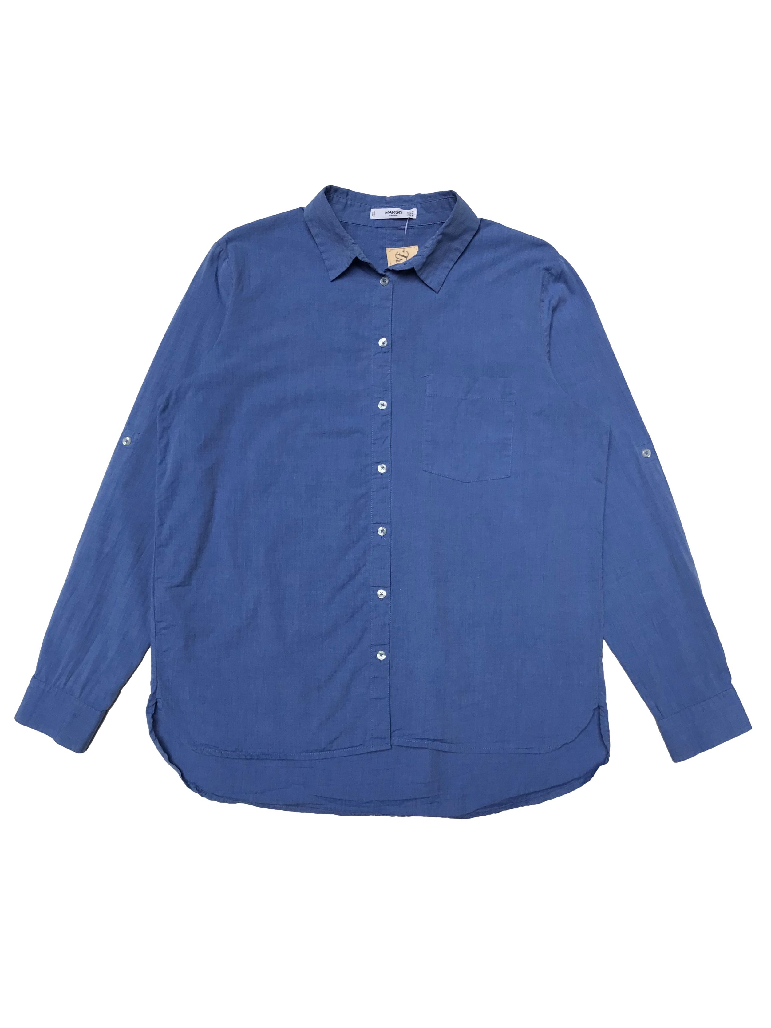 Camisa Mango 100% algodón azul, tiene bolsillo en el pecho, manga larga regulable con botón. Ancho 106cm Largo 60-65cm. Precio original S/ 149