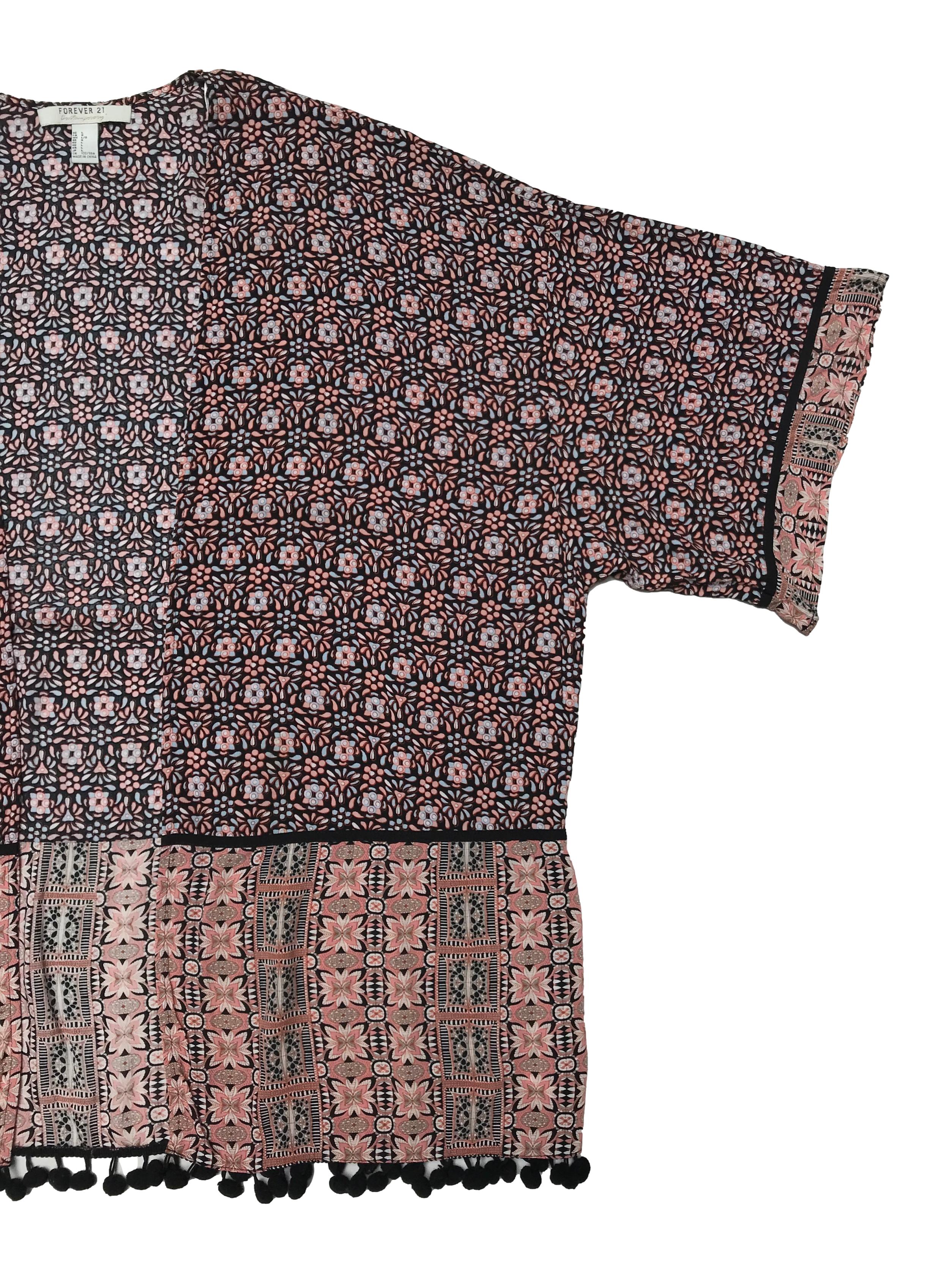 Capa kimono Forever21, 100% rayón tela fresca, estampado boho, modelo abierto, con borlas en la basta. Ancho 135cm Largo 75cm