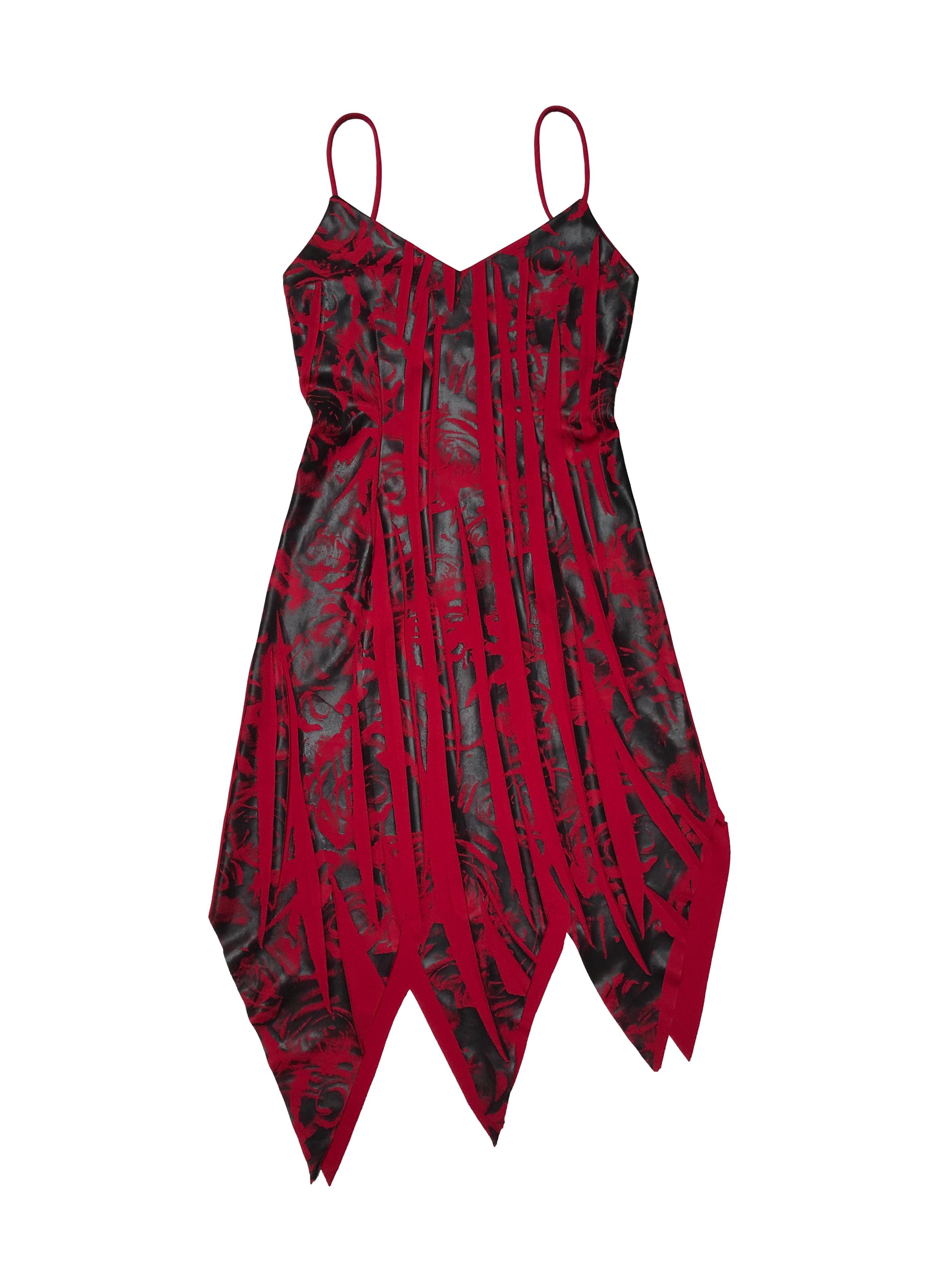 Vestido rojo con sublimado negro, basta en puntas, tiritas que se cruzan en la espalda. Busto hasta 90cm Largo desde pecho 75 - 95cm