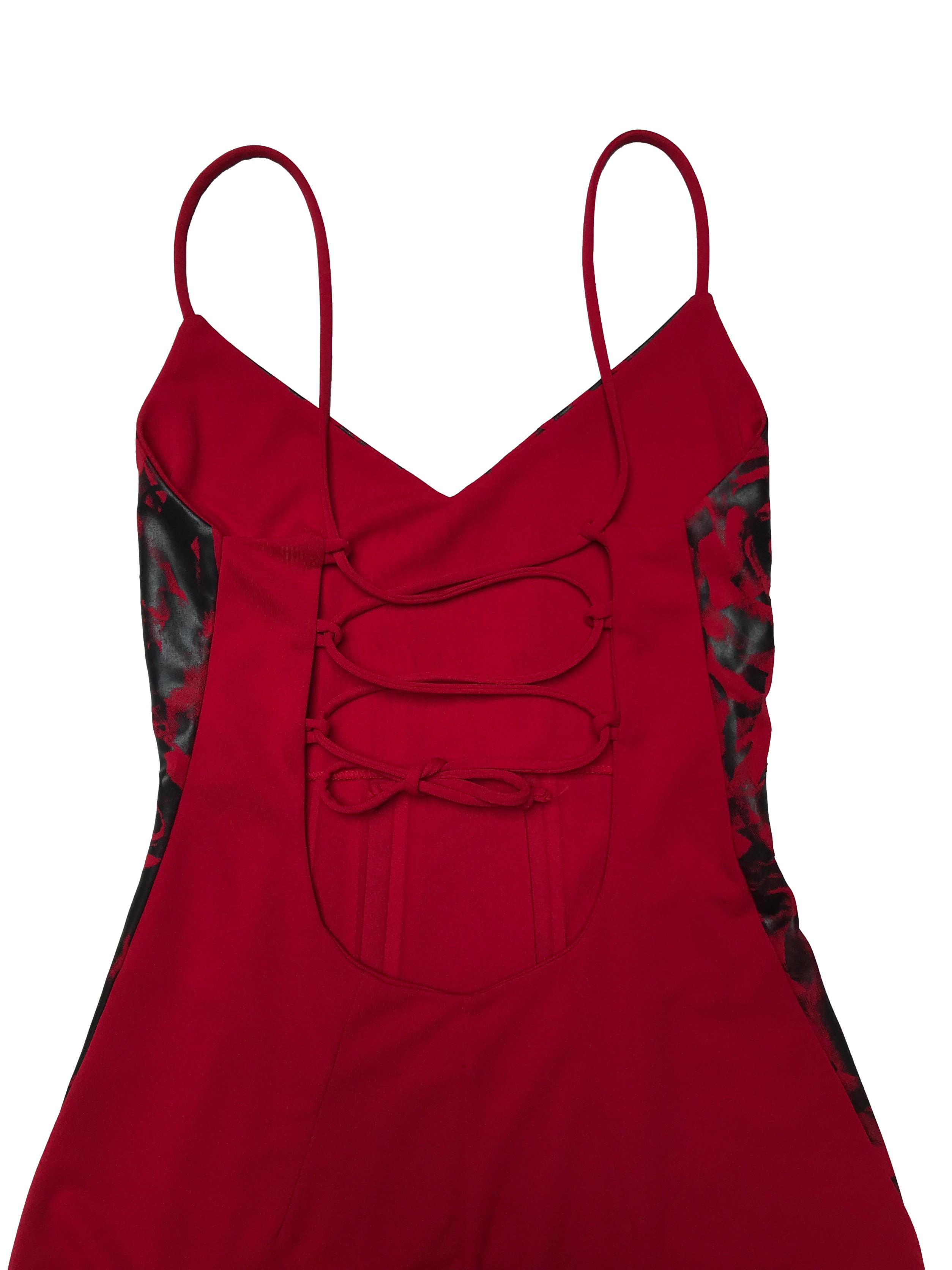 Vestido rojo con sublimado negro, basta en puntas, tiritas que se cruzan en la espalda. Busto hasta 90cm Largo desde pecho 75 - 95cm