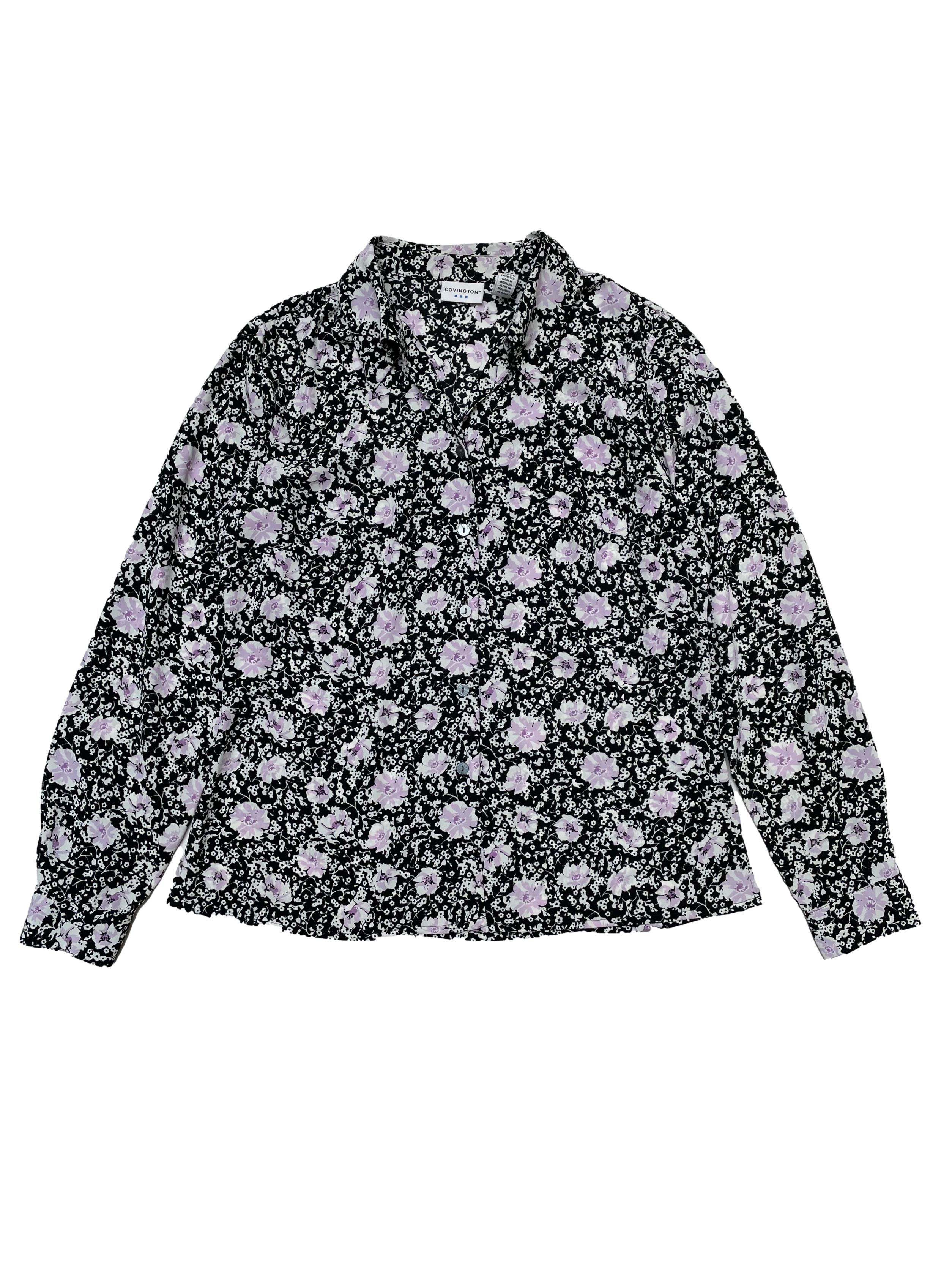 Blusa Covington de tela plana fluída negra con estampado de flores, cuello camisero y fila de botones. Busto 102cm Cintura 94cm Largo 60cm 